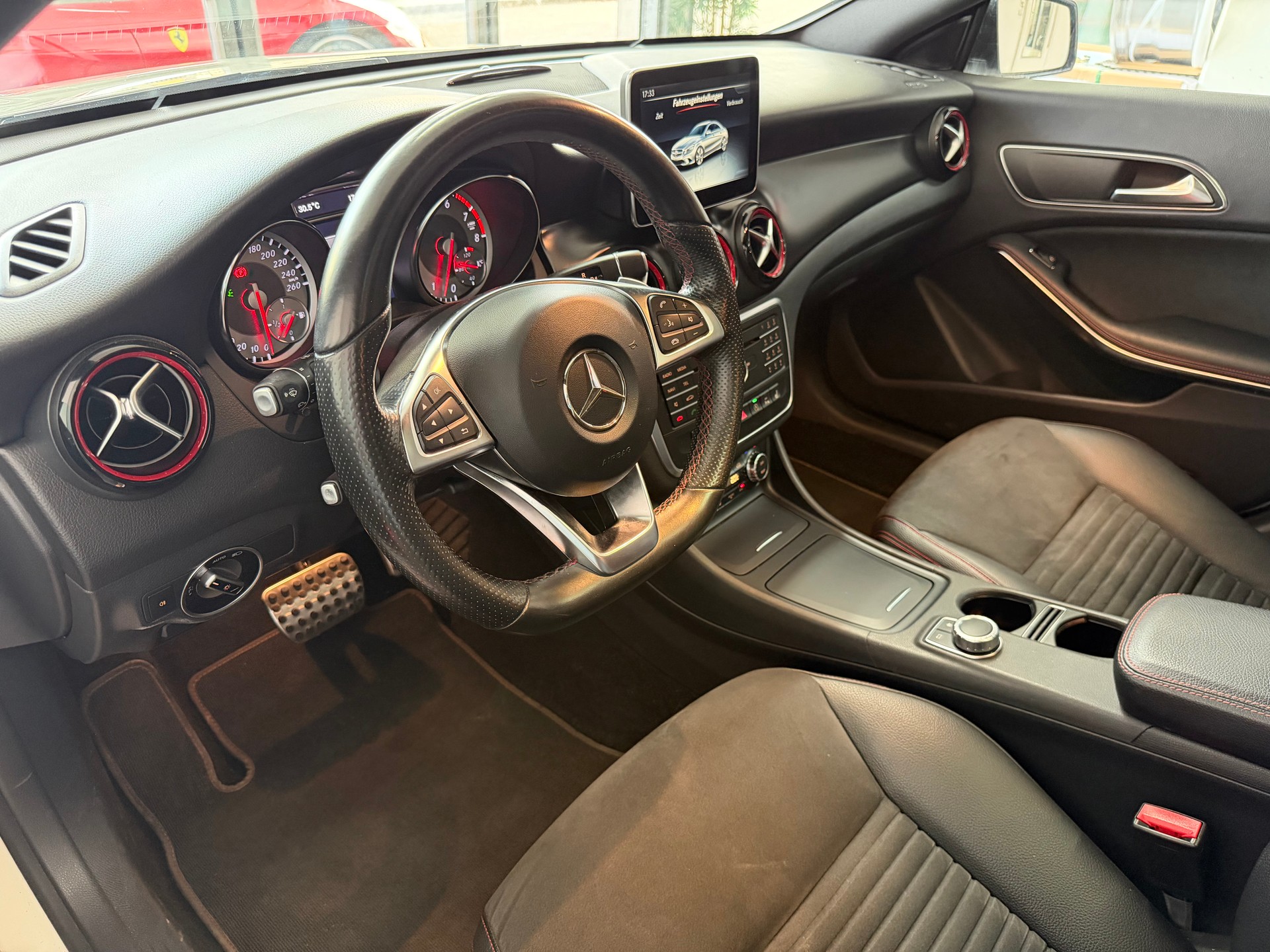 MERCEDES-BENZ CLA 250 Sport 7G-DCT AMG Line * 1.Hand * Keyless go/in * Schiebedach * RFK *-image-7