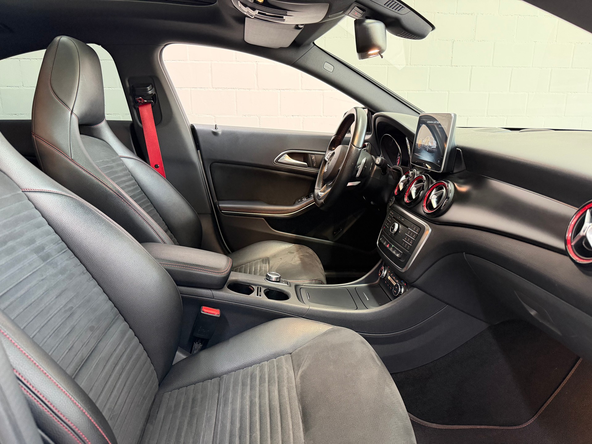 MERCEDES-BENZ CLA 250 Sport 7G-DCT AMG Line * 1.Hand * Keyless go/in * Schiebedach * RFK *-image-5