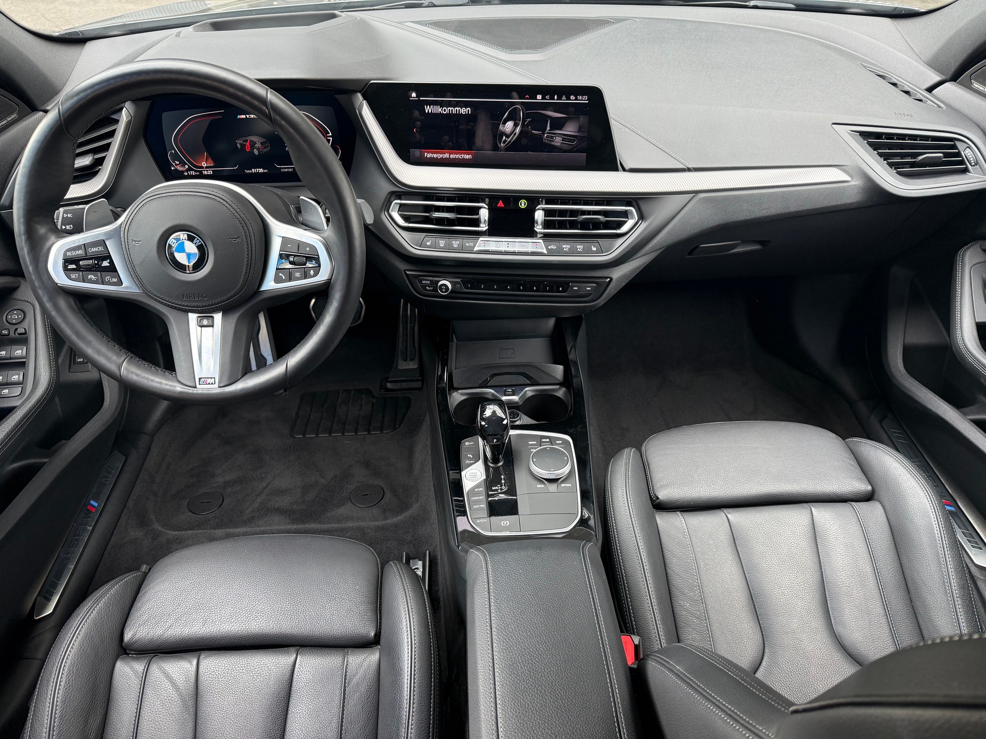 BMW M135i xDrive Steptronic-image-10