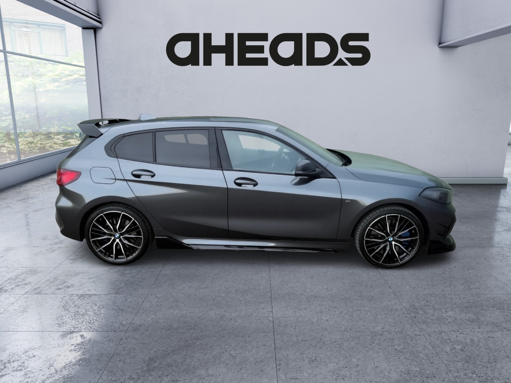 BMW M135i xDrive Steptronic-image-5