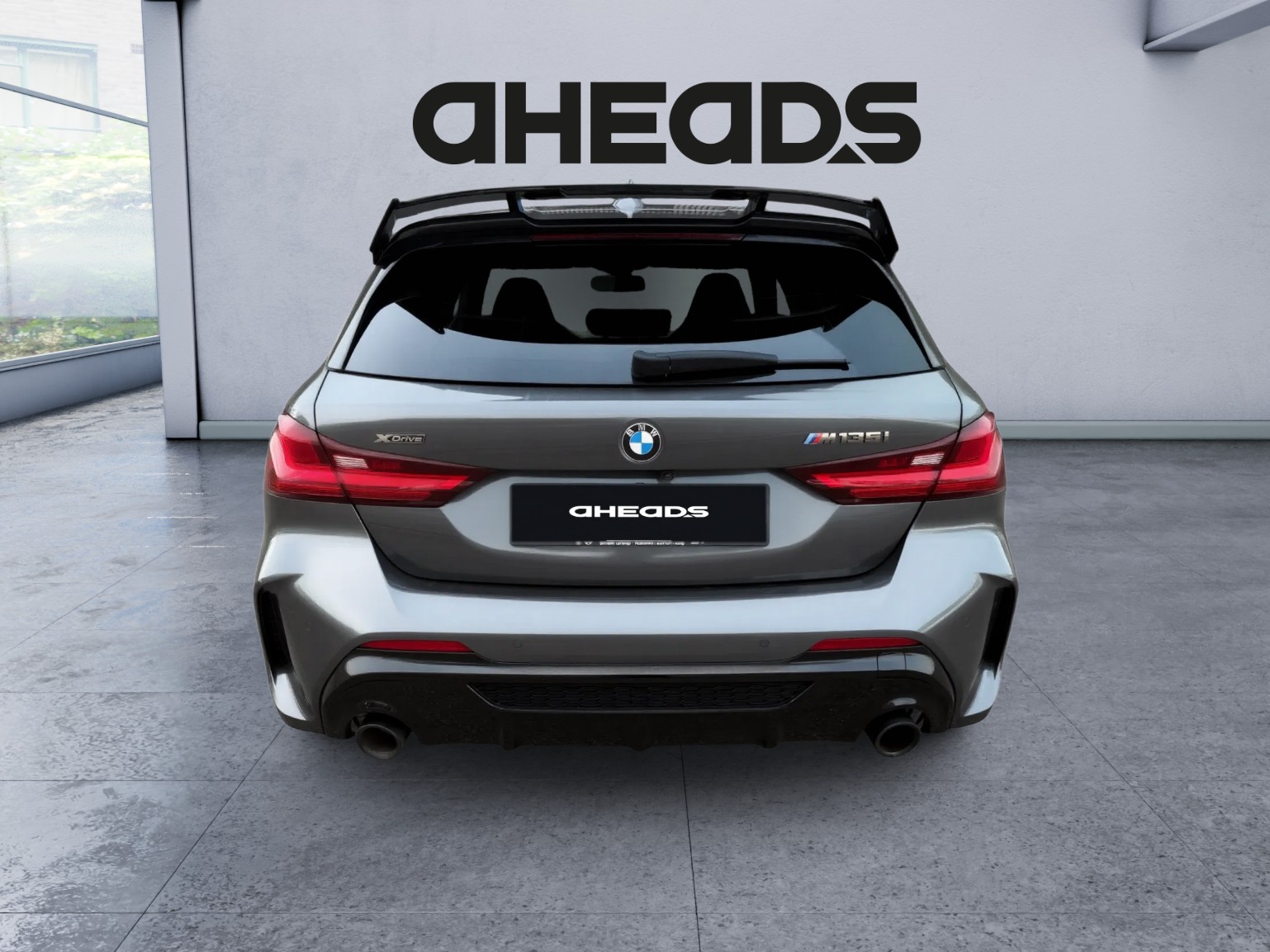 BMW M135i xDrive Steptronic-image-3
