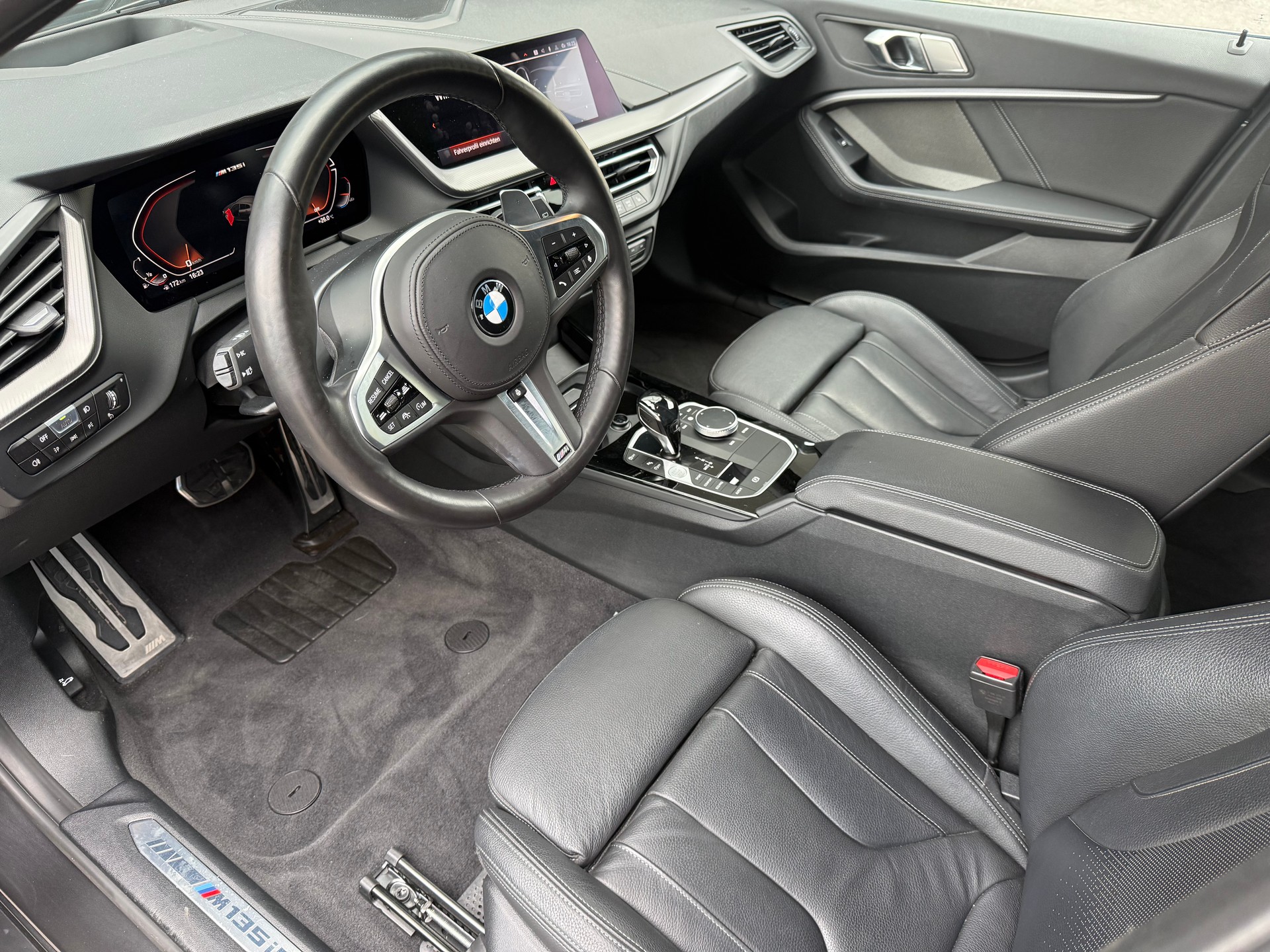 BMW M135i xDrive Steptronic-image-8