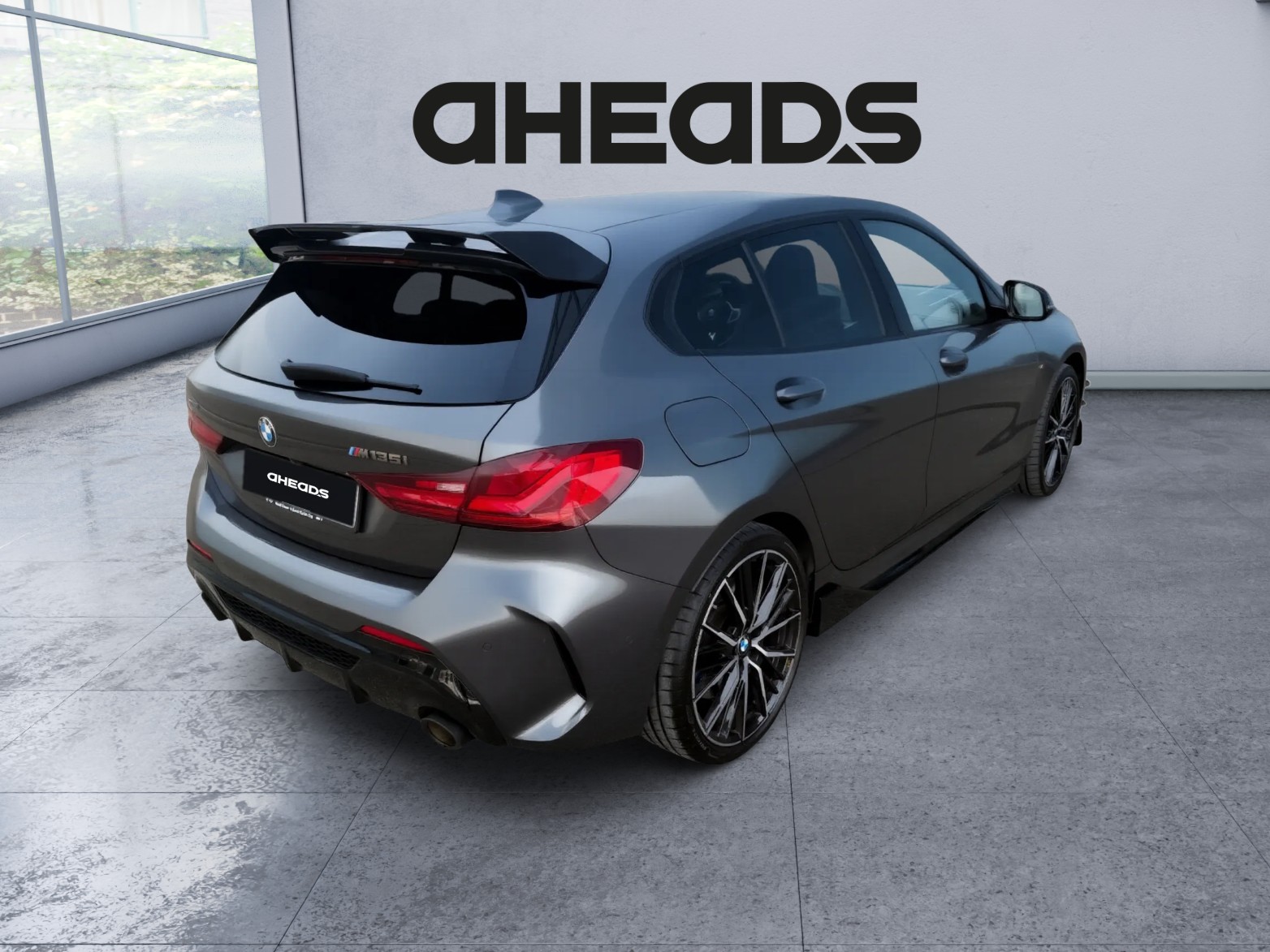 BMW M135i xDrive Steptronic-image-4