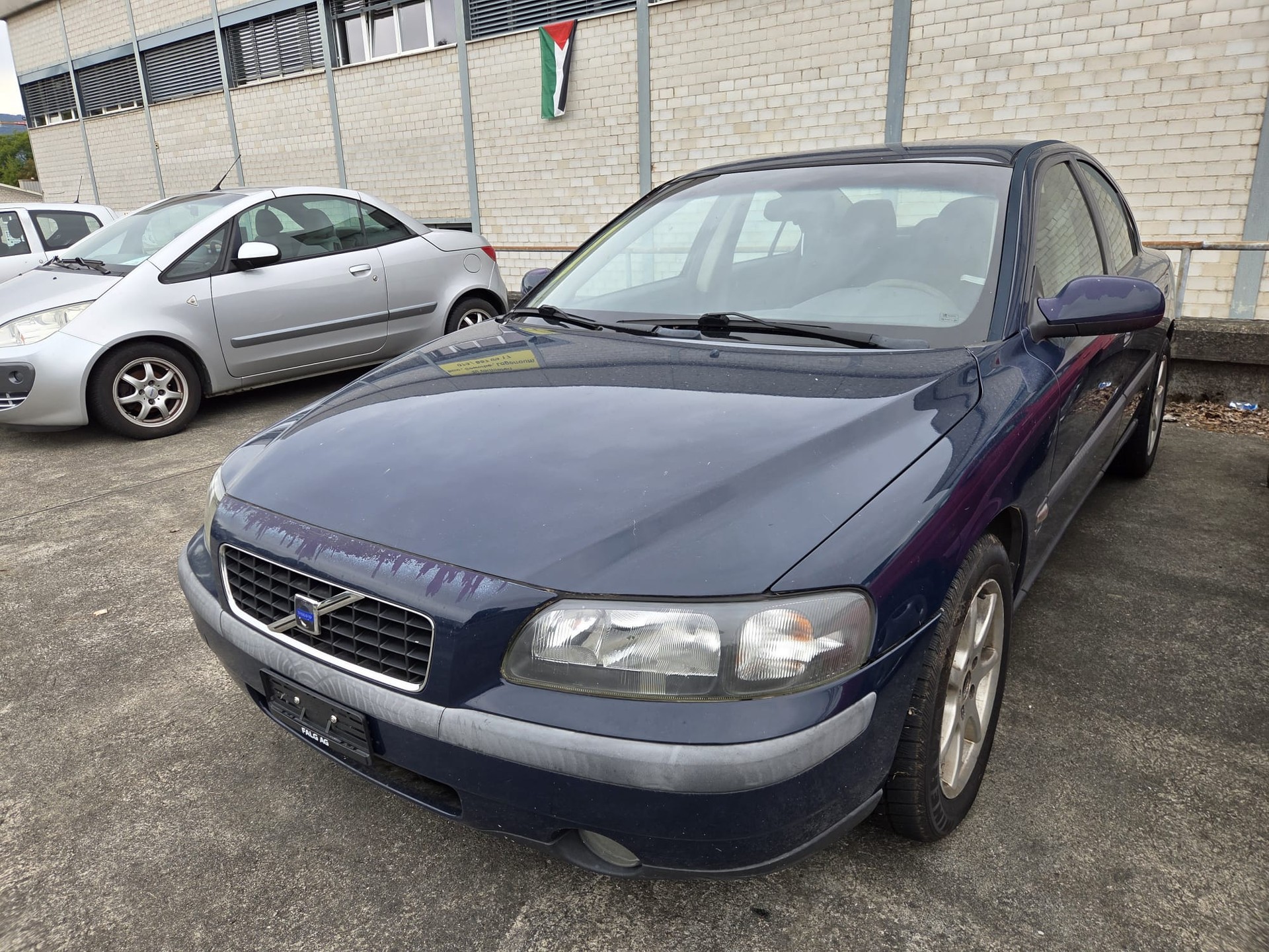 VOLVO S60 2.4T-showroom-element-1