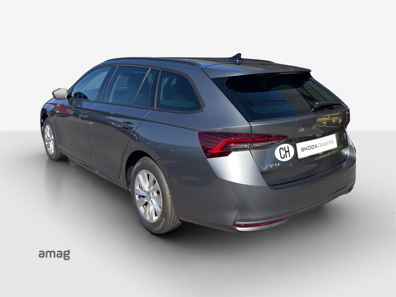 SKODA Octavia Combi 2.0 TDI DSG Selection-image-2
