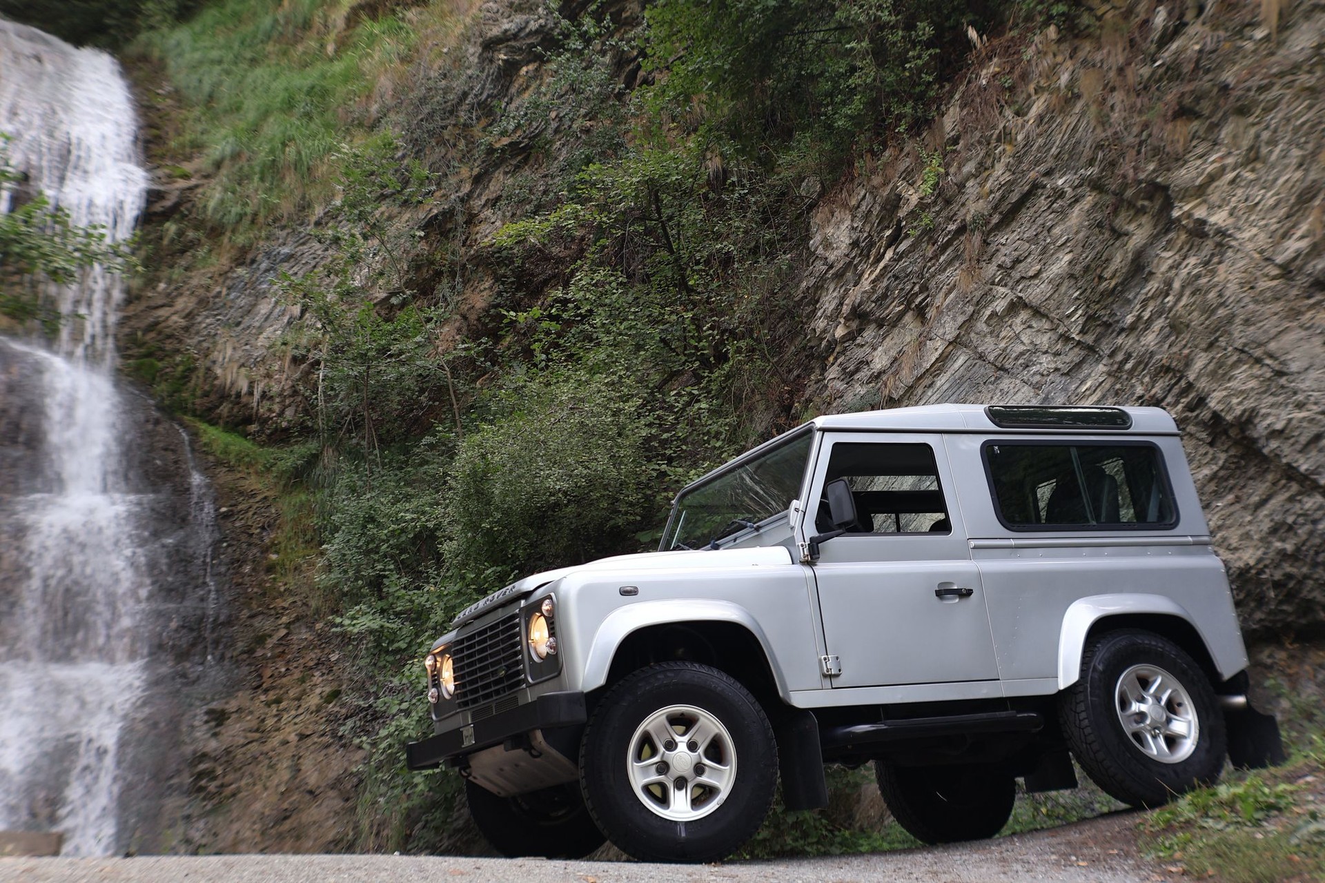 LAND ROVER Defender 90 SW 2.4Tdc