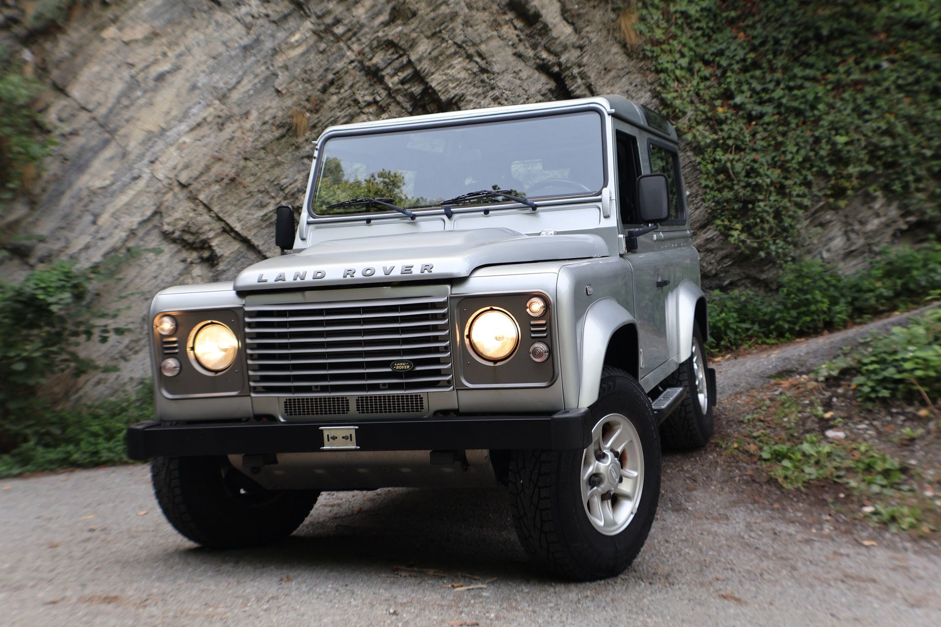 LAND ROVER Defender 90 SW 2.4Tdc-showroom-element-3