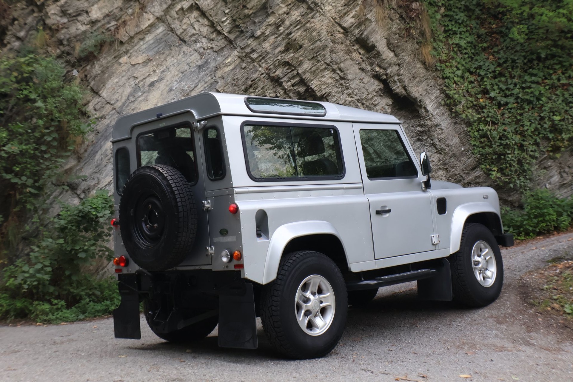 LAND ROVER Defender 90 SW 2.4Tdc-image-5