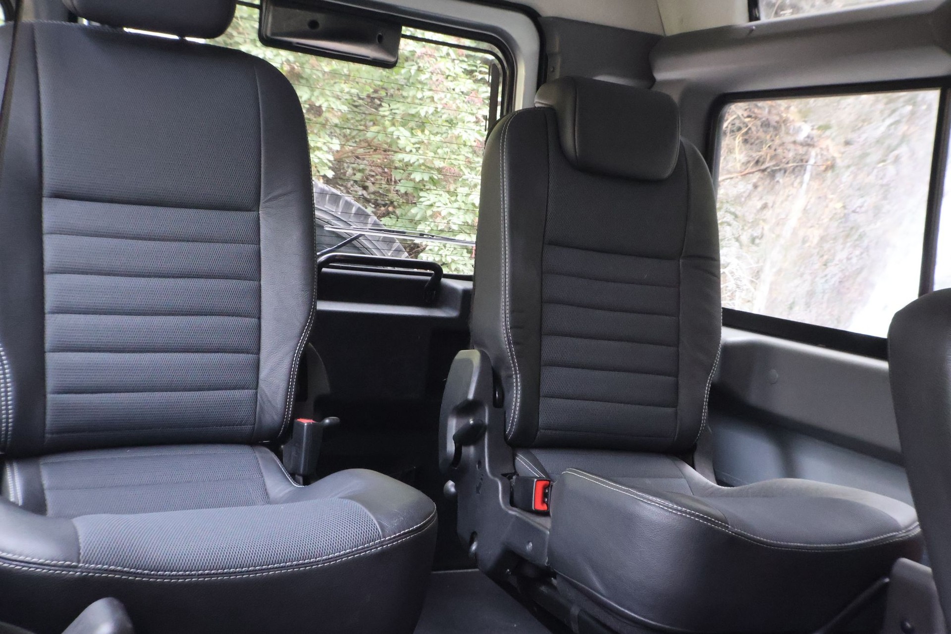 LAND ROVER Defender 90 SW 2.4Tdc-image-8