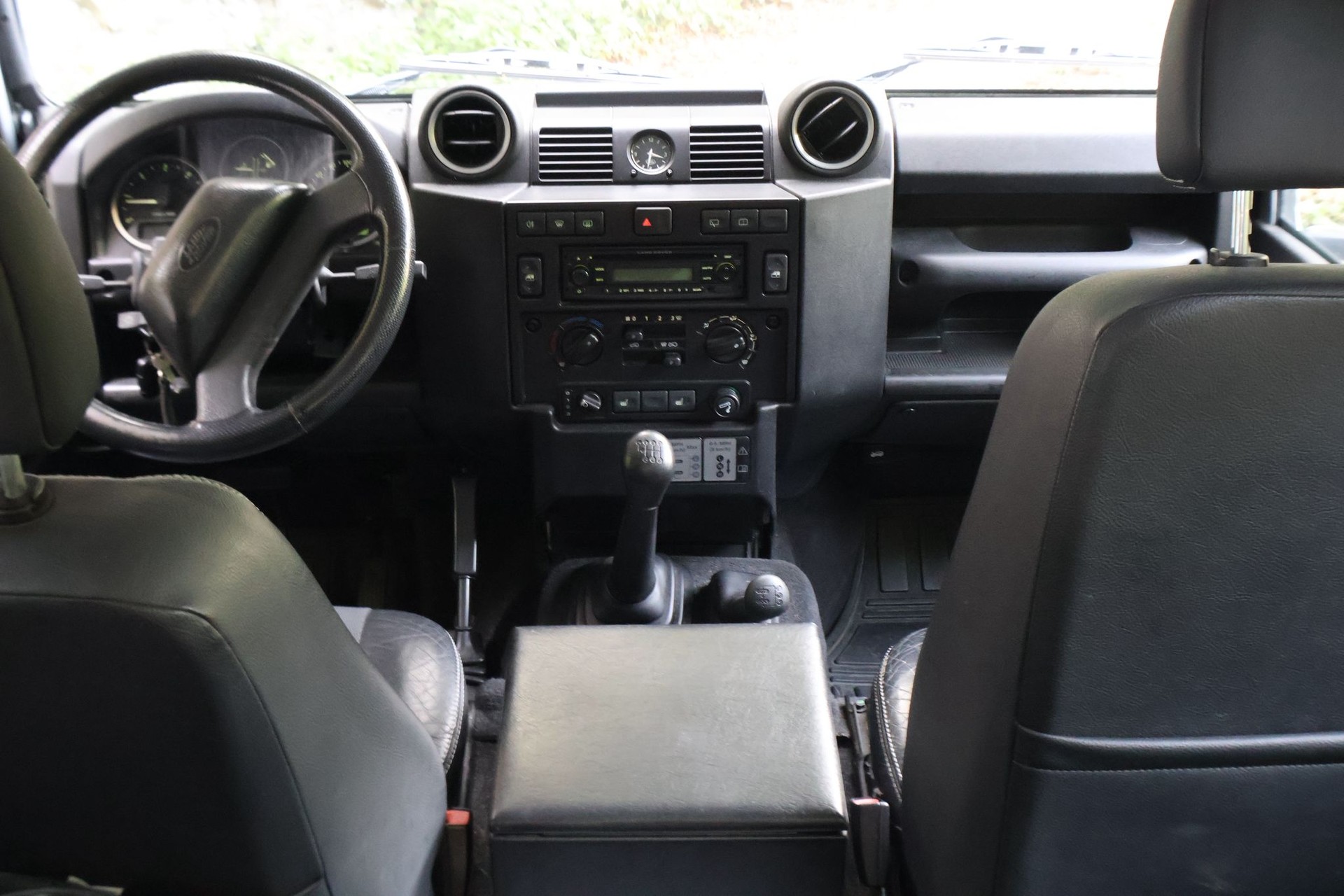LAND ROVER Defender 90 SW 2.4Tdc-image-6