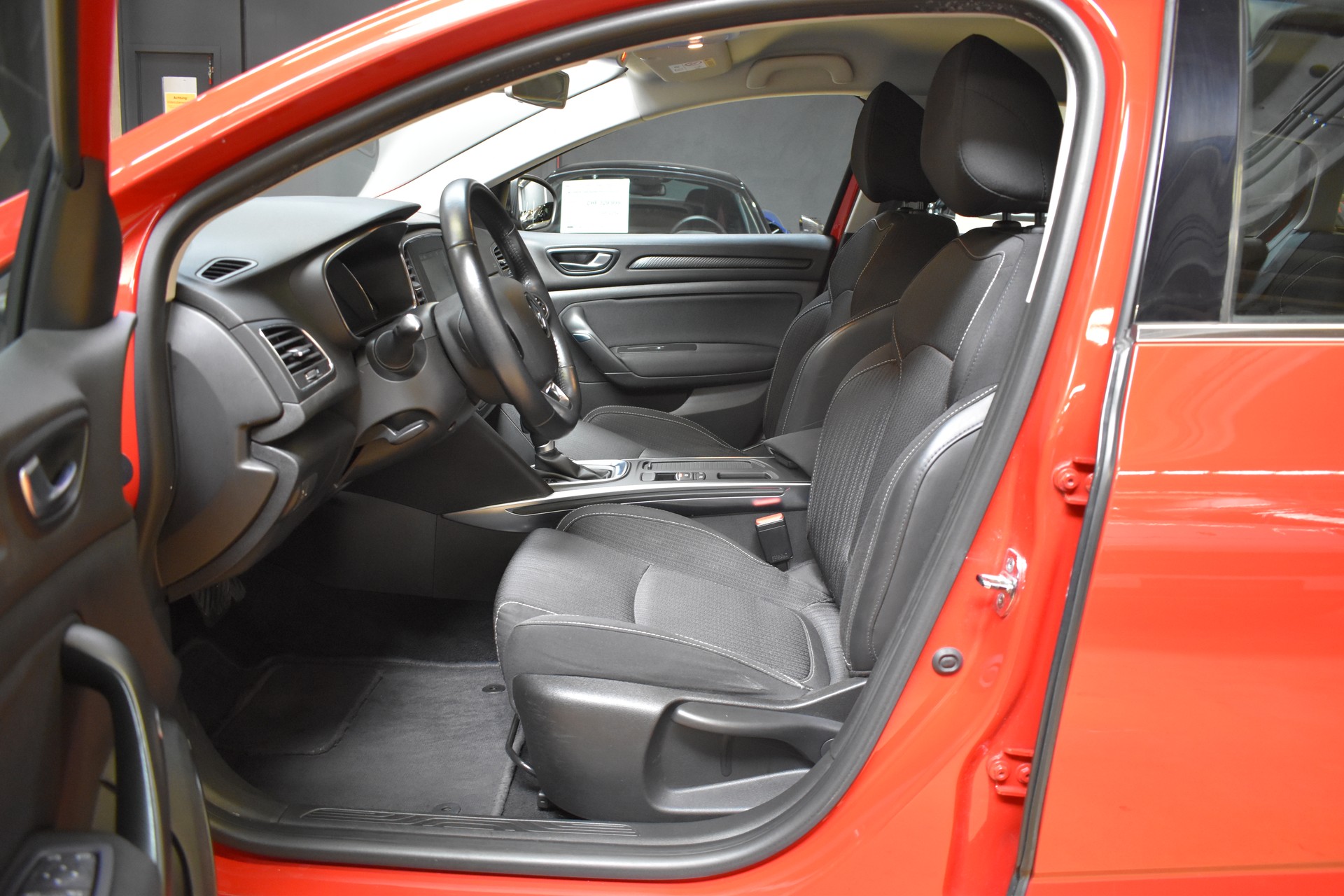 RENAULT Mégane Grandtour 1.5 dCi Business EDC-image-12