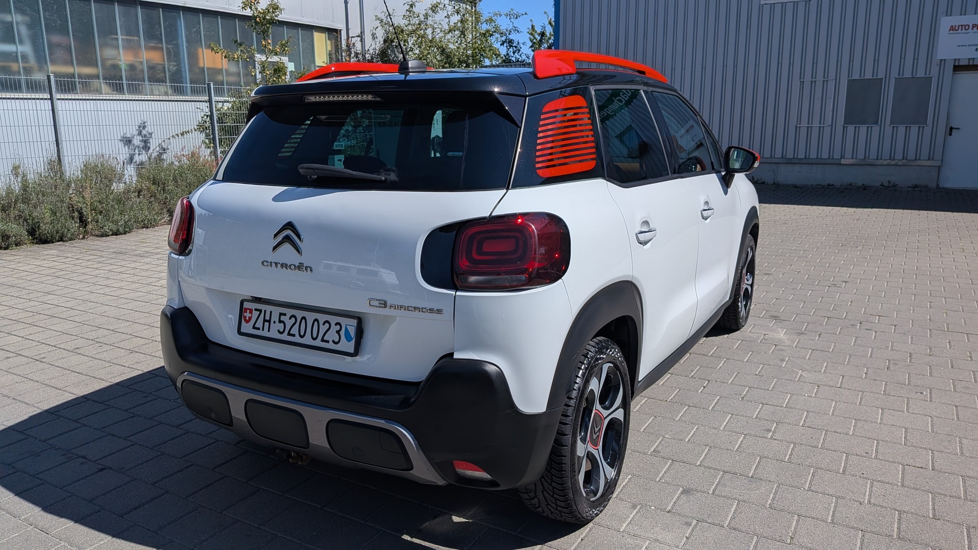 CITROEN 1.2 PureTech Shine-image-1
