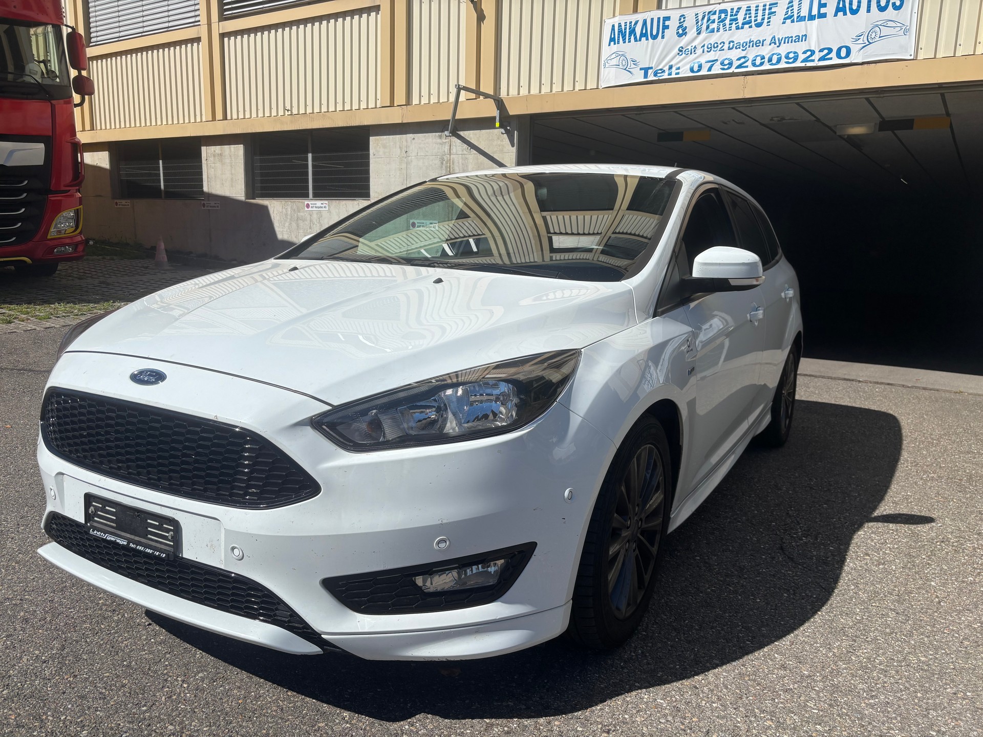 FORD Focus 1.0 SCTi ST Line Automatic-image-2