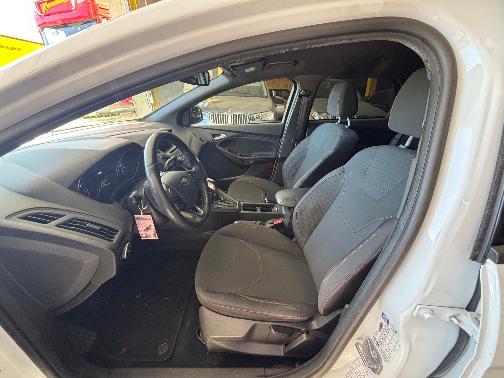 FORD Focus 1.0 SCTi ST Line Automatic-image-9