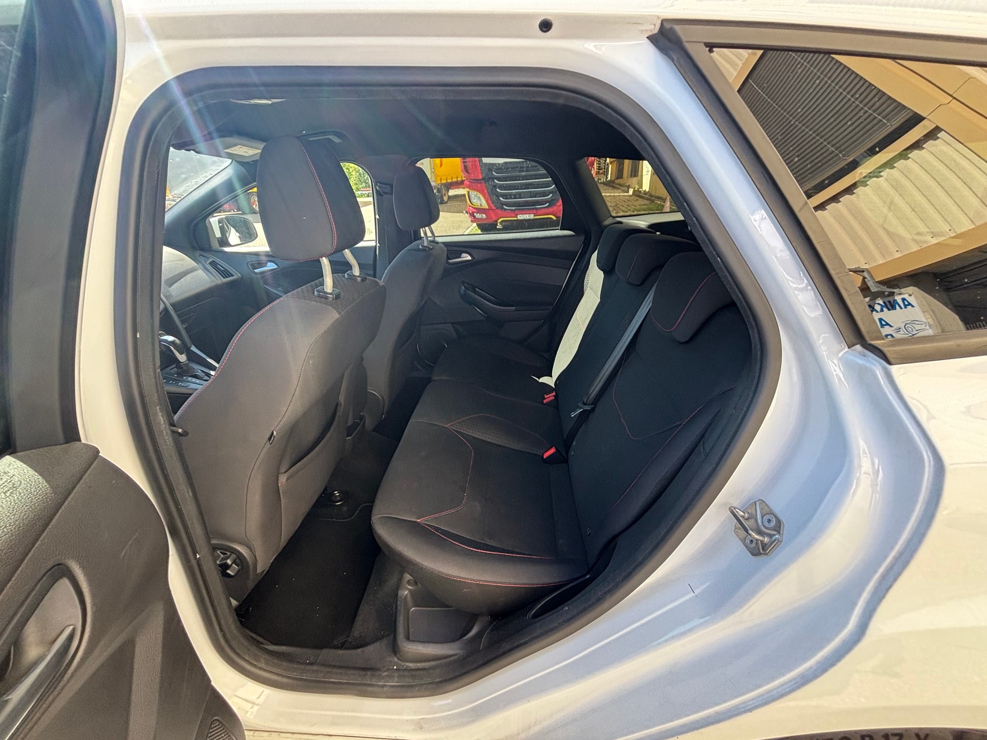FORD Focus 1.0 SCTi ST Line Automatic-image-11