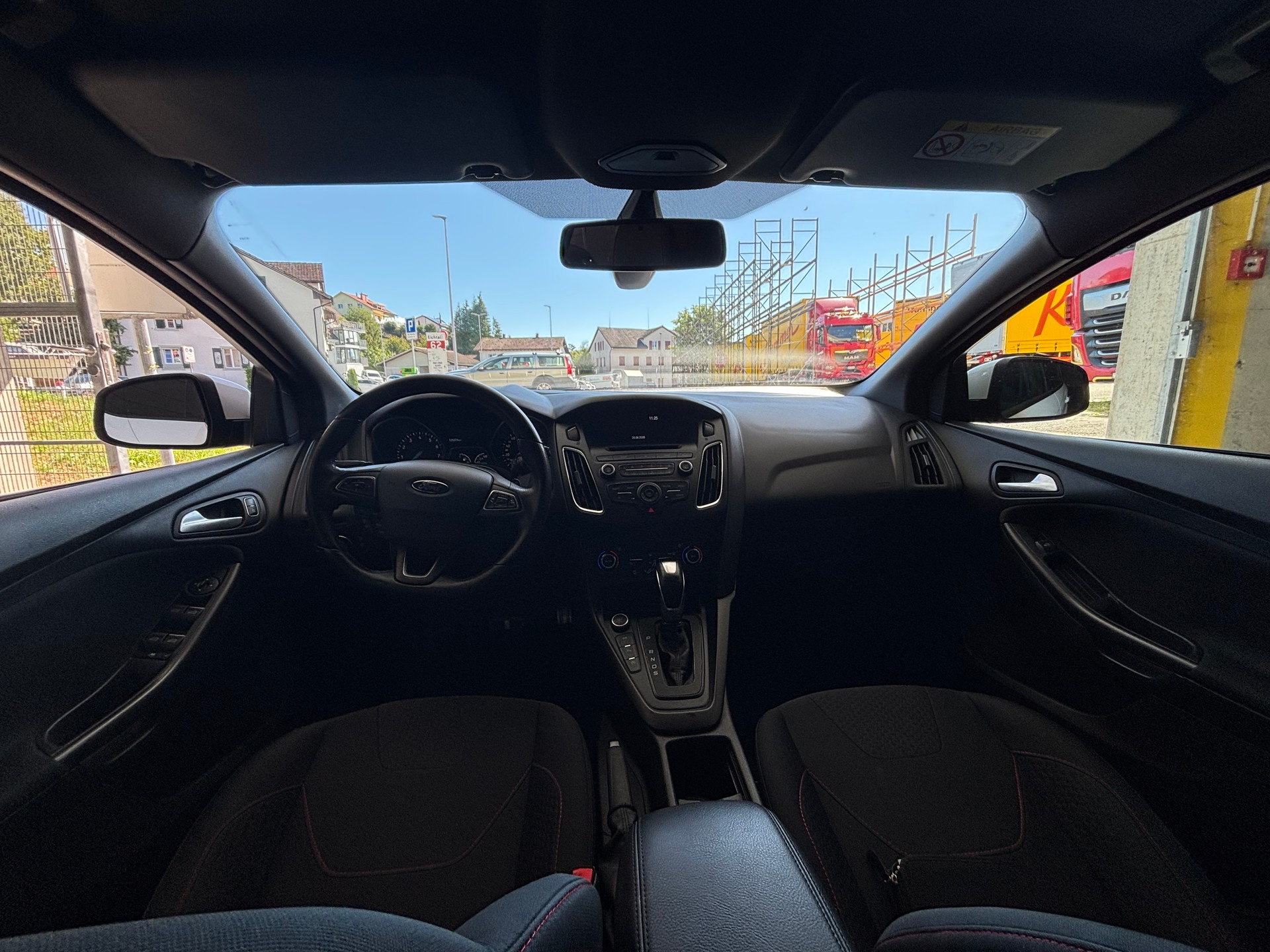 FORD Focus 1.0 SCTi ST Line Automatic-image-8