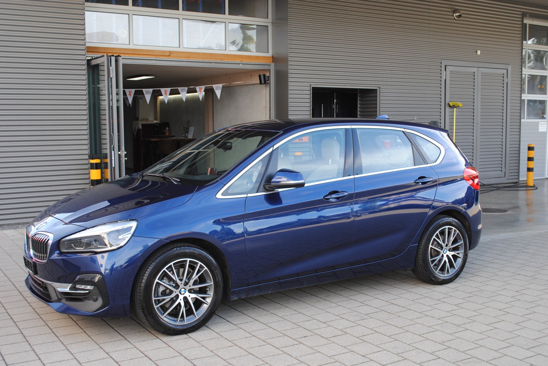 BMW 220i Active Tourer Luxury Line DKG-image-3