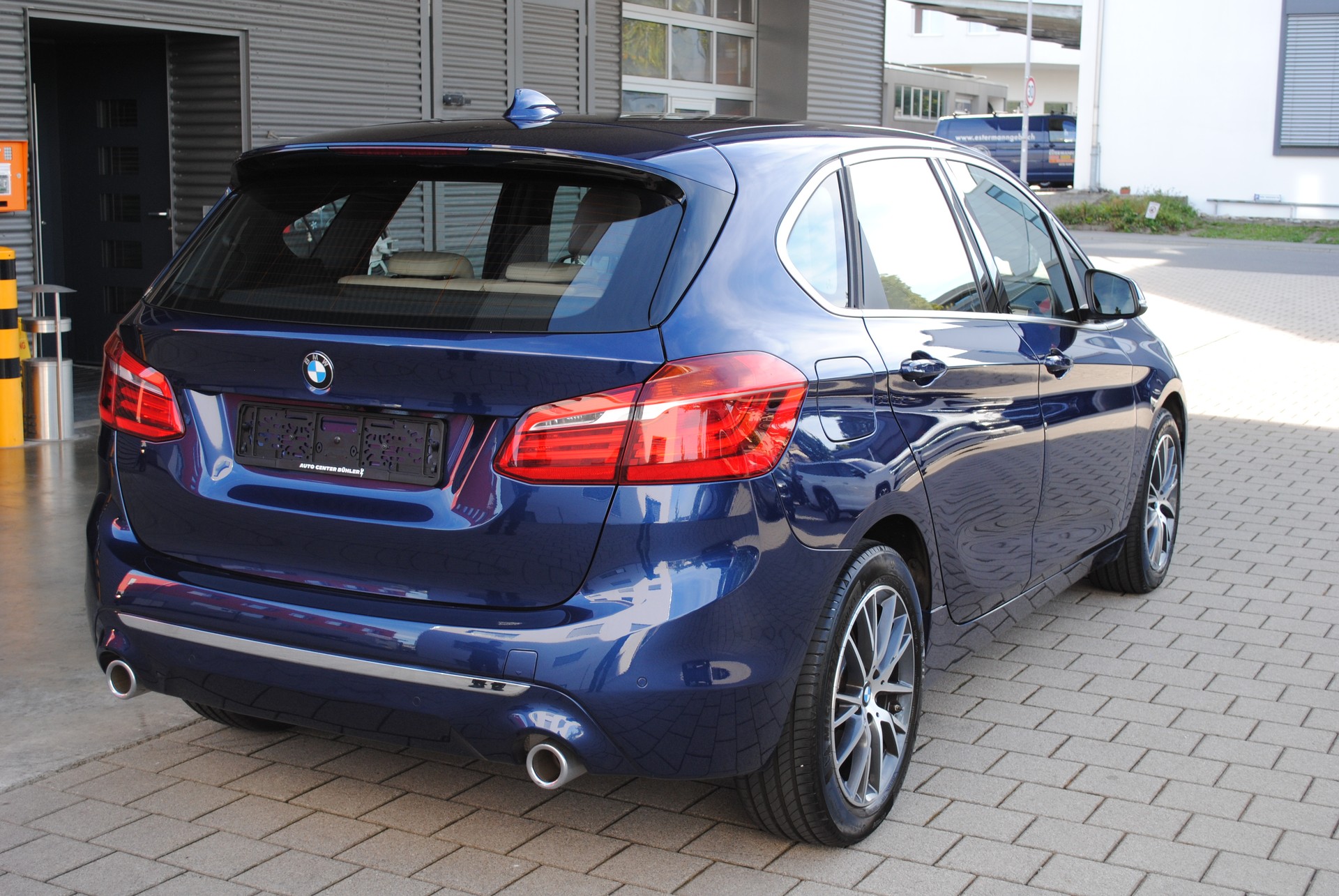 BMW 220i Active Tourer Luxury Line DKG-image-5