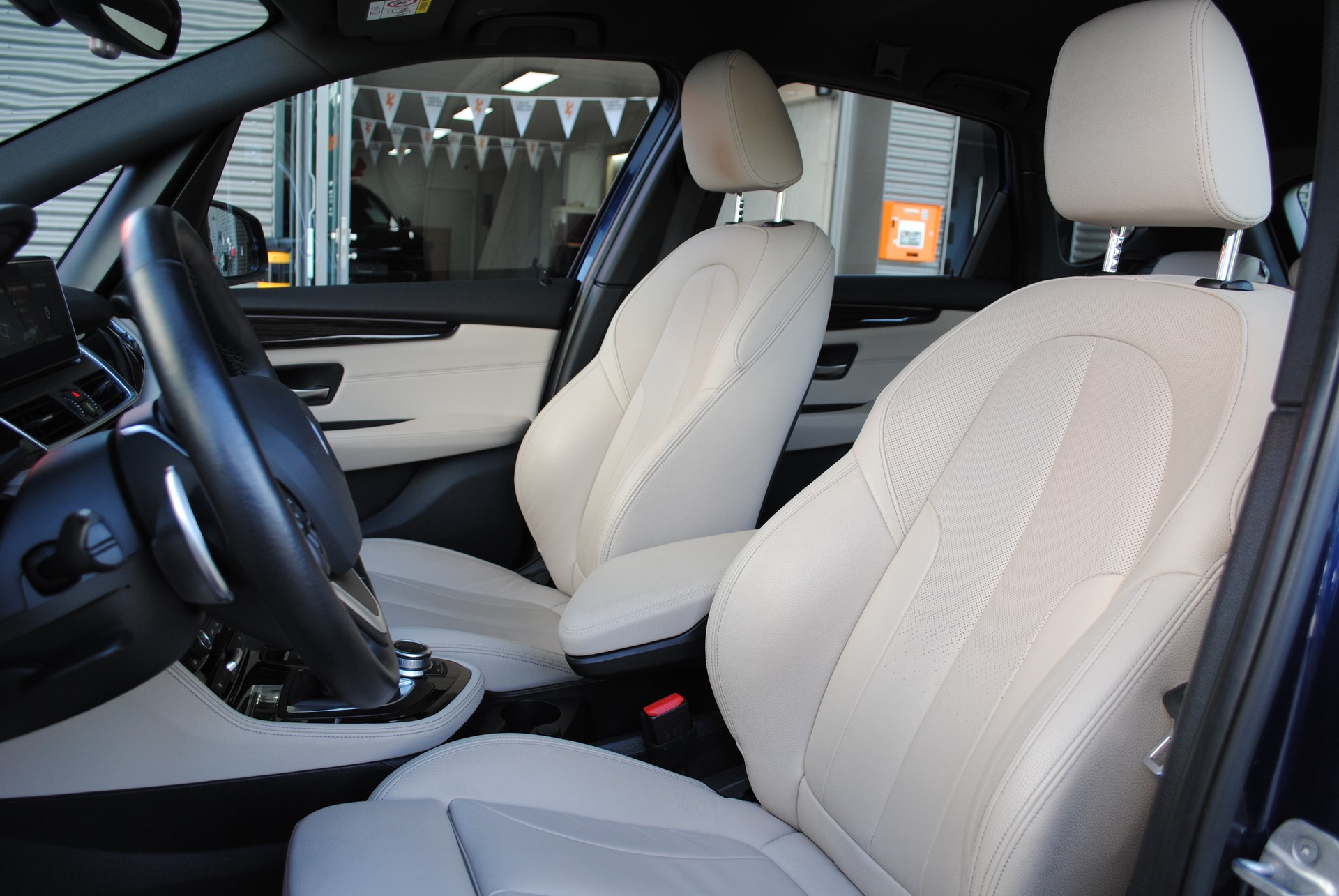 BMW 220i Active Tourer Luxury Line DKG-image-8