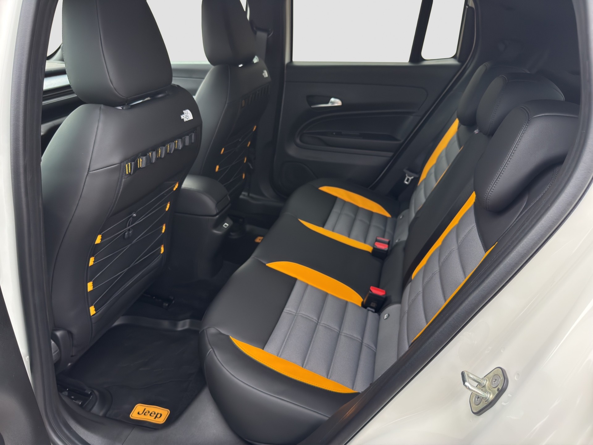 JEEP Avenger 1.2 Turbo MHEV The North Face 4xe-image-12