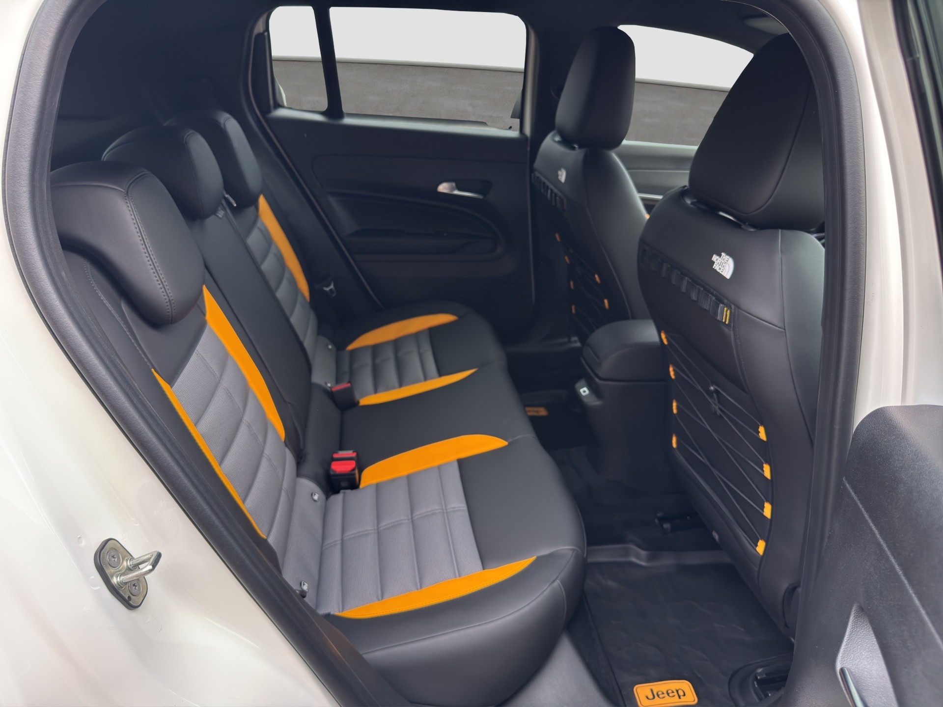 JEEP Avenger 1.2 Turbo MHEV The North Face 4xe-image-11