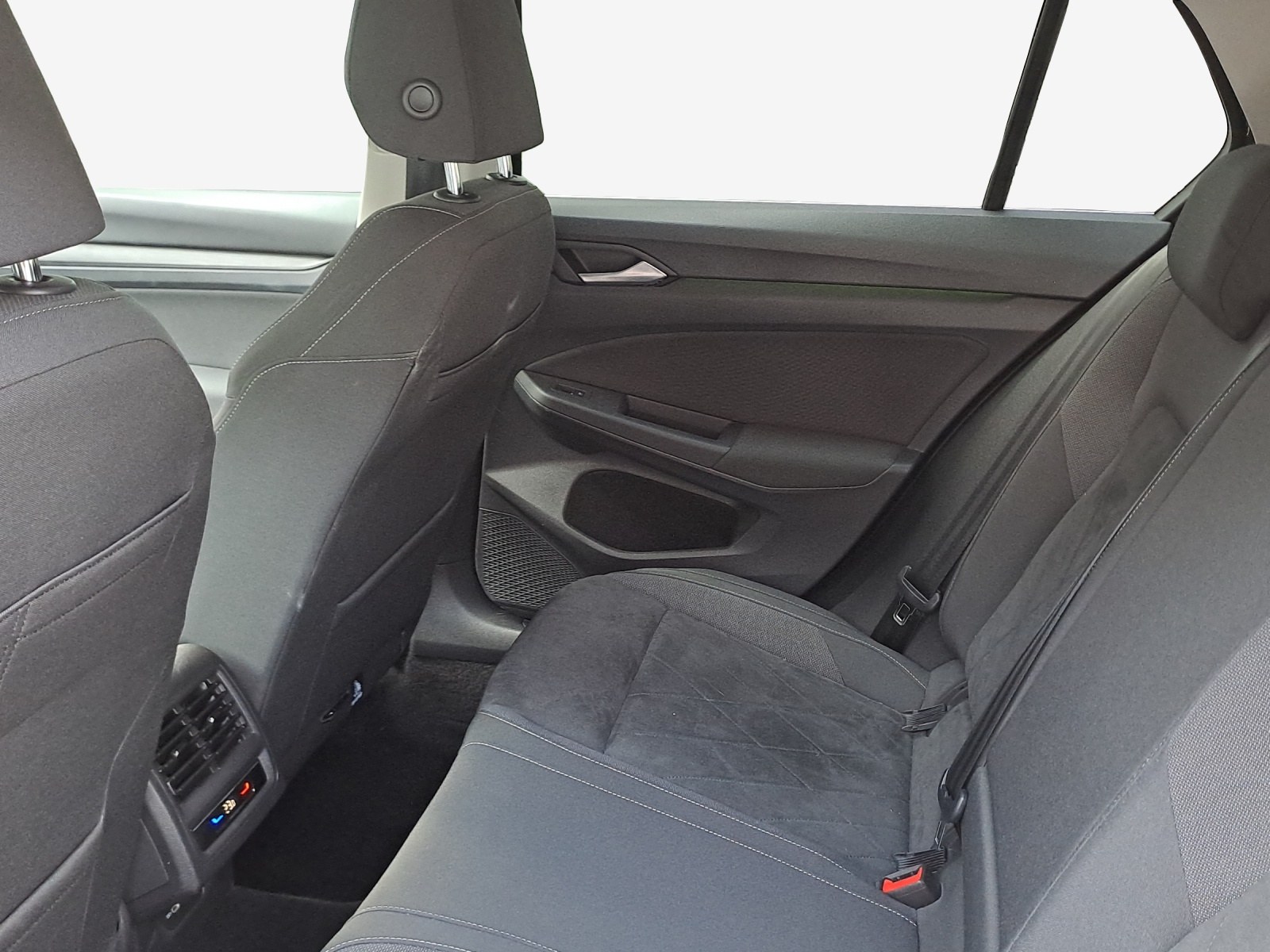VW Golf 1.5 eTSI mHEV ACT Style DSG-image-11