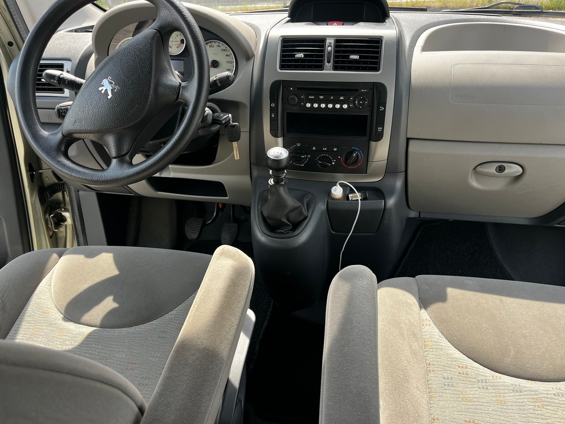 PEUGEOT Expert Tepee 2.0 HDi Confort L1-image-8