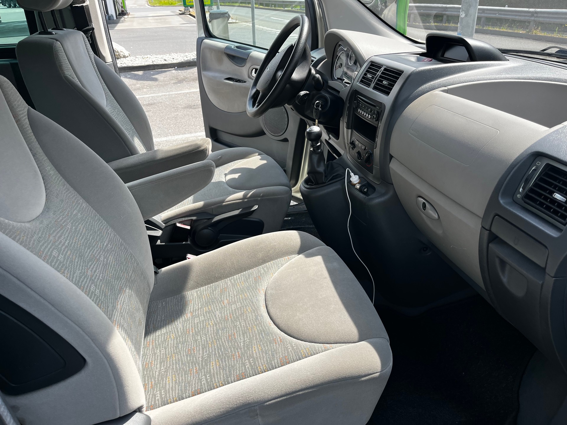 PEUGEOT Expert Tepee 2.0 HDi Confort L1-image-10