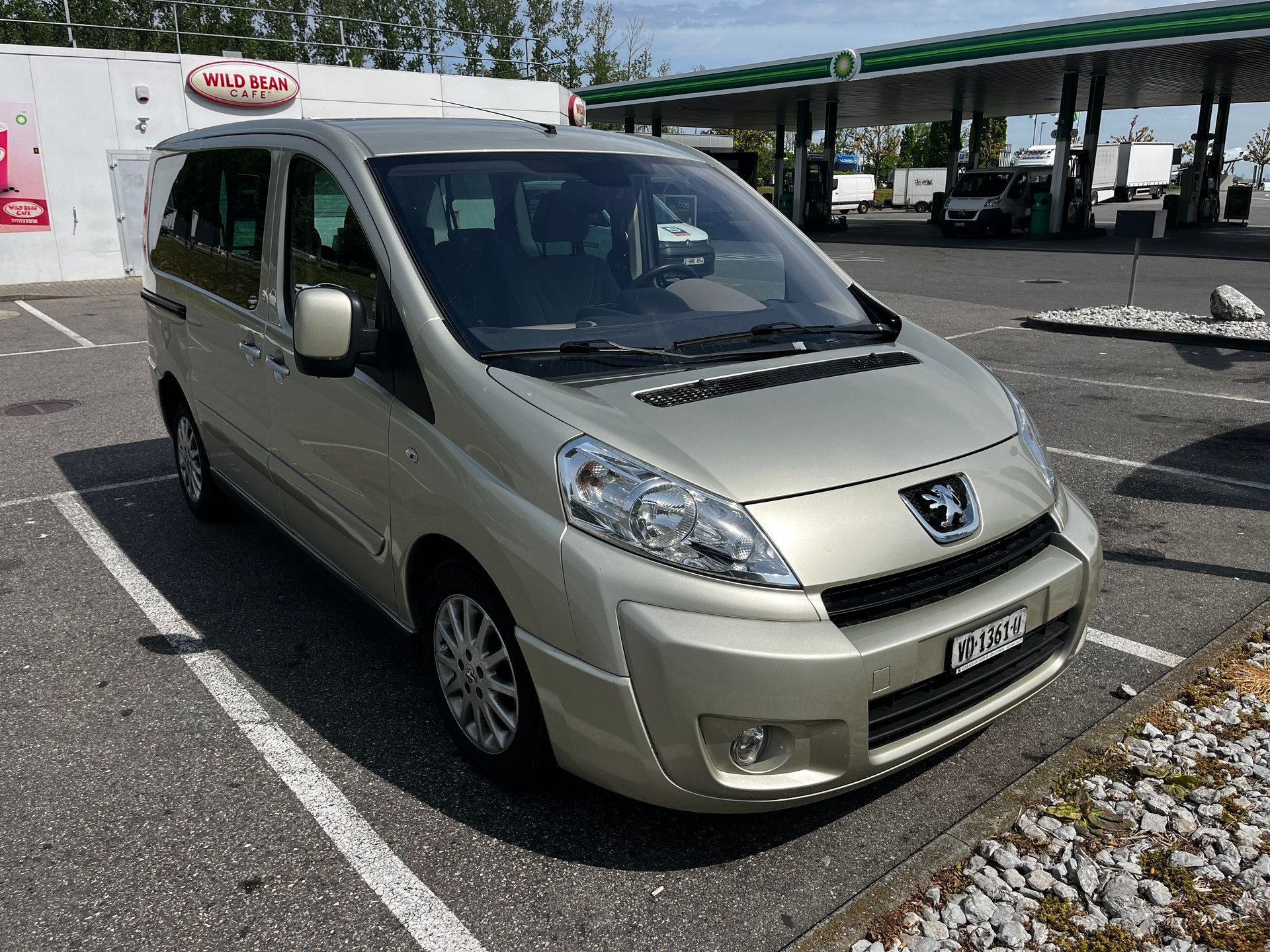 PEUGEOT Expert Tepee 2.0 HDi Confort L1-image-0