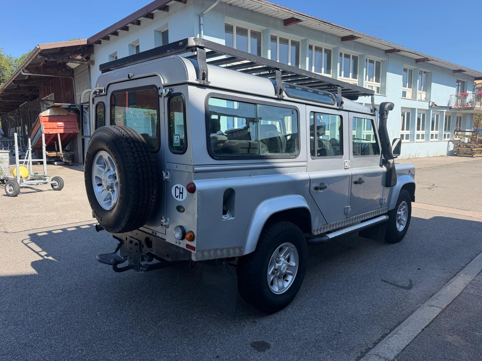 LAND ROVER Defender 110 SW 2.4Tdc-image-4