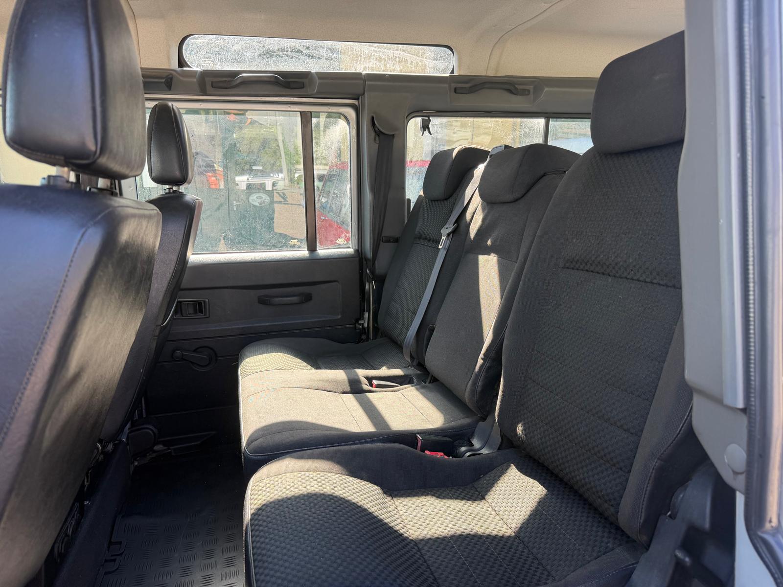 LAND ROVER Defender 110 SW 2.4Tdc-image-11