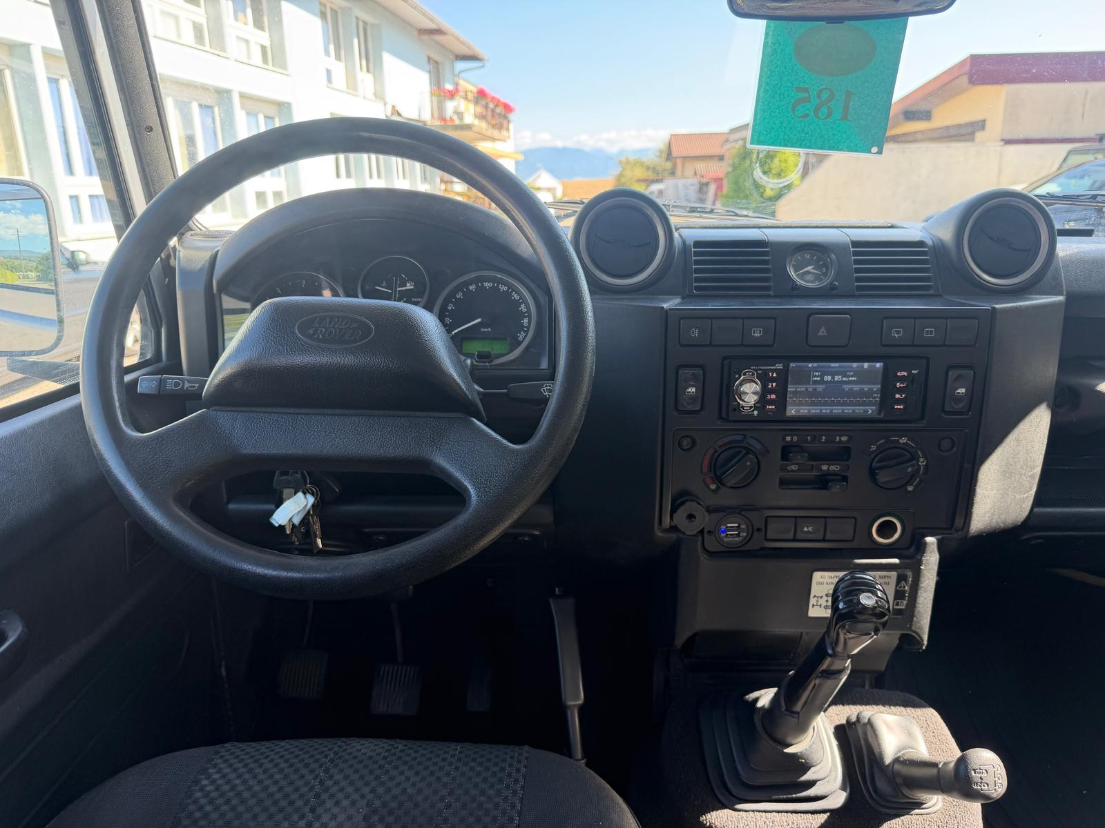 LAND ROVER Defender 110 SW 2.4Tdc-image-9