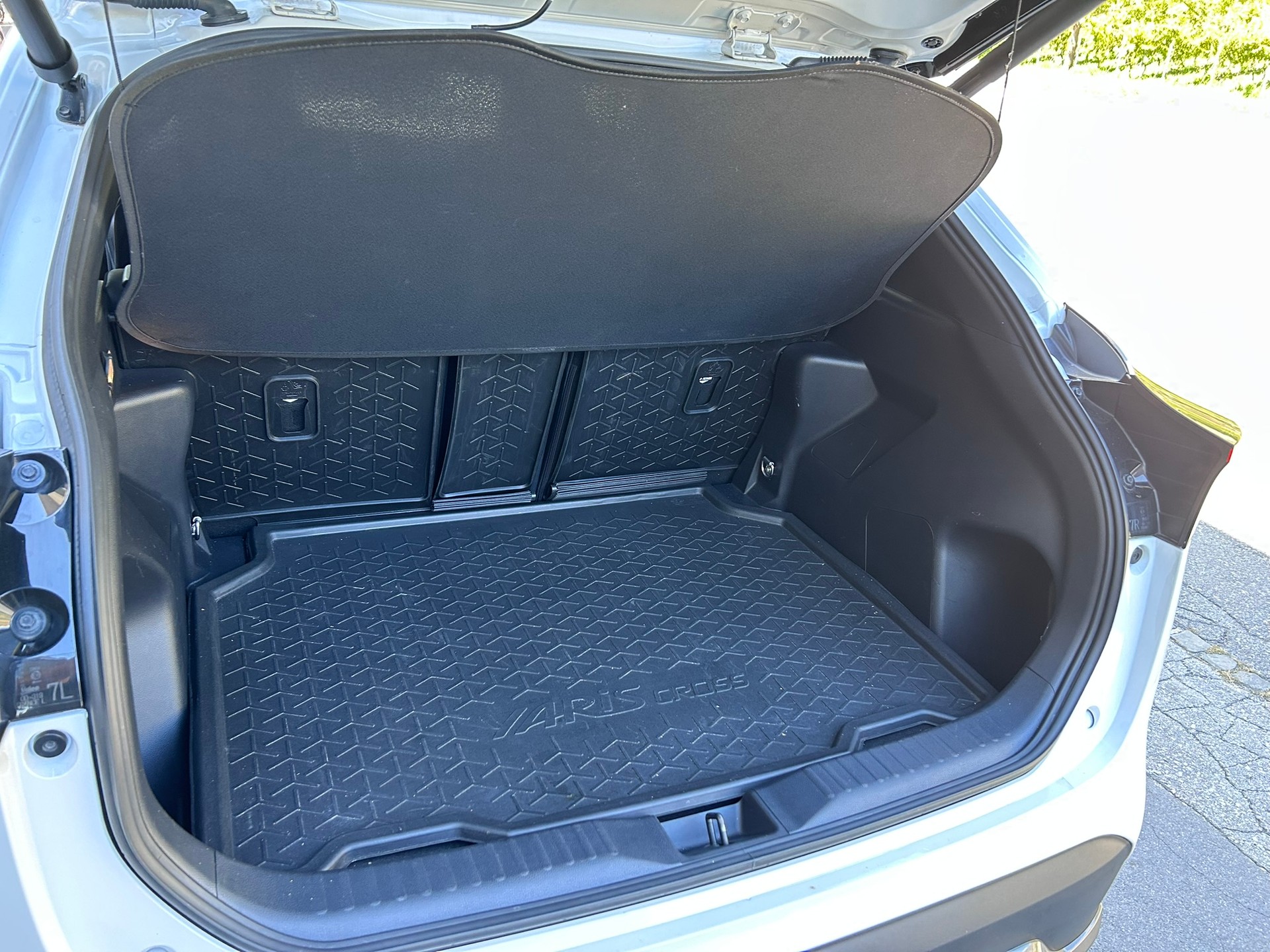 TOYOTA Yaris Cross 1.5 VVT-i HSD Adventure AWD-i-image-11