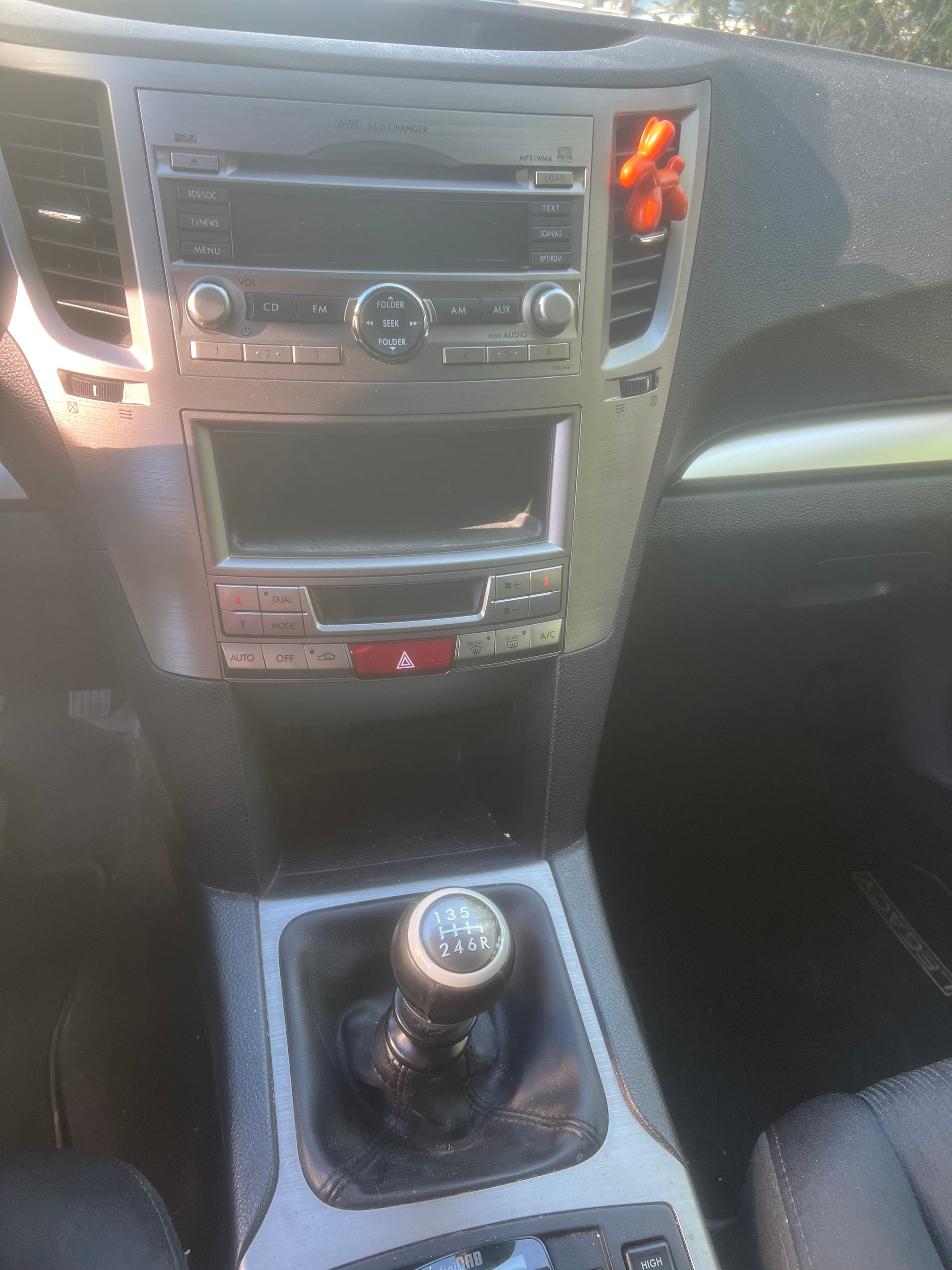 SUBARU Legacy 2.0i Swiss Special AWD-image-10