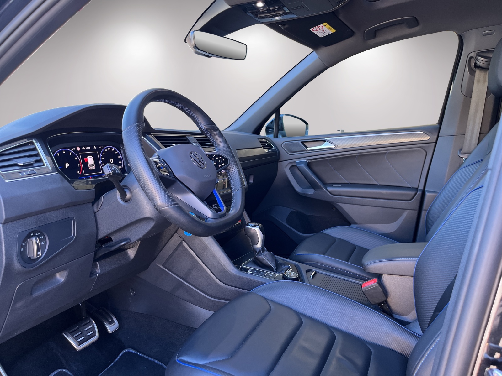 VW Tiguan 2.0TSI R 4Motion DSG-image-8