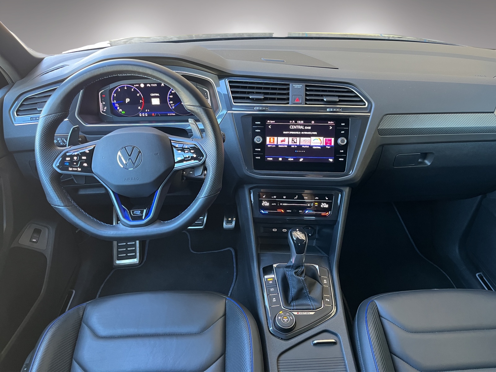 VW Tiguan 2.0TSI R 4Motion DSG-image-11