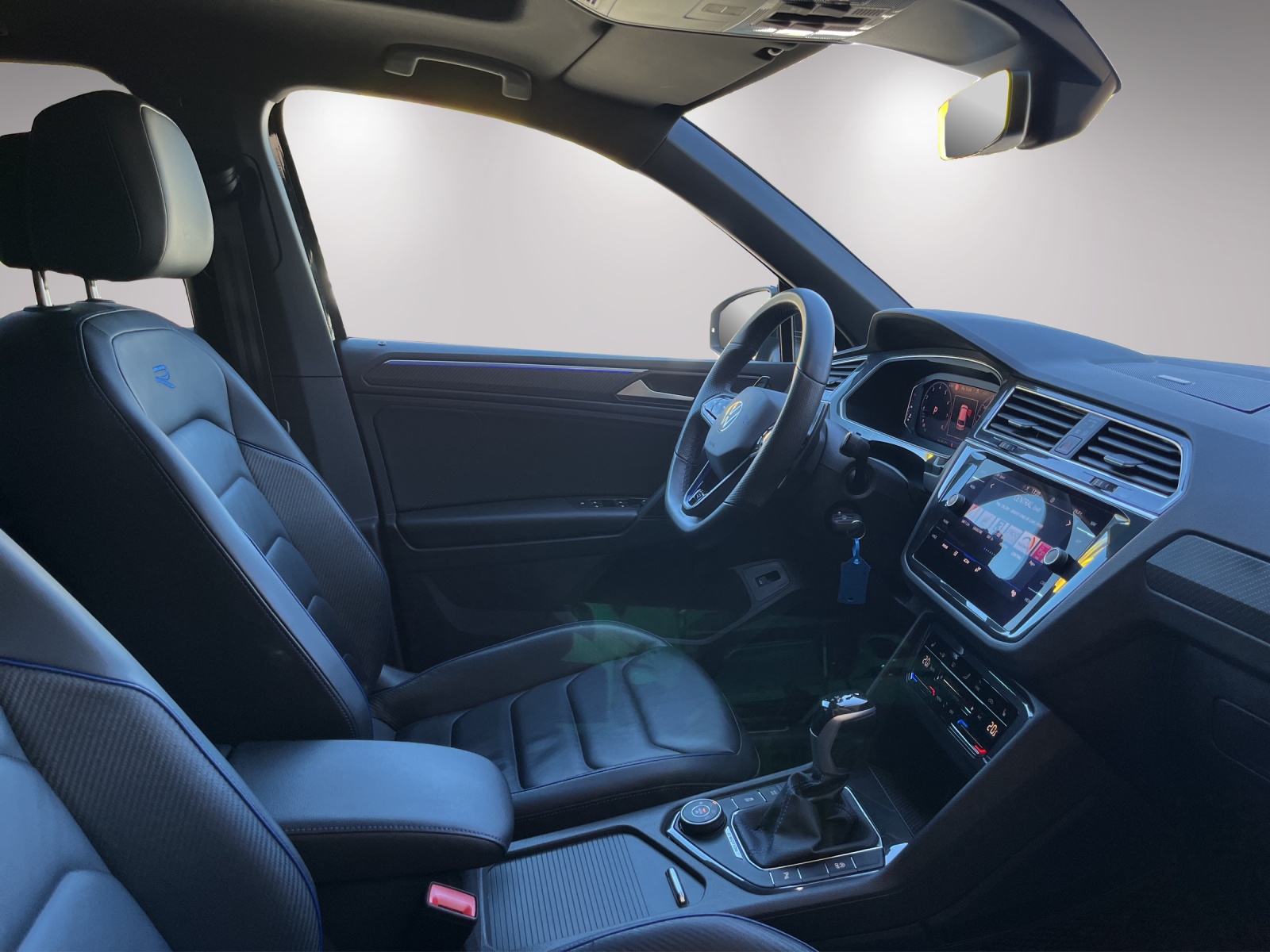 VW Tiguan 2.0TSI R 4Motion DSG-image-14