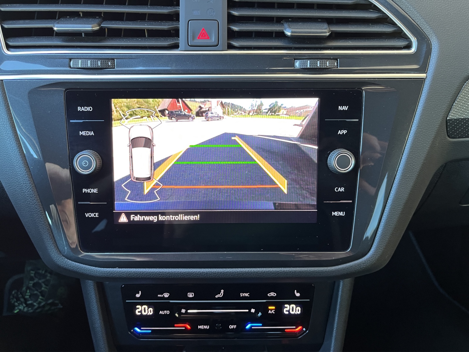 VW Tiguan 2.0TSI R 4Motion DSG-image-13