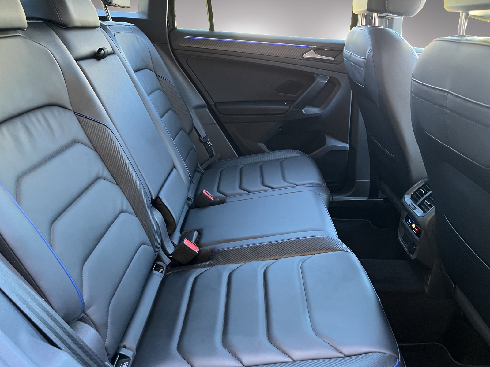 VW Tiguan 2.0TSI R 4Motion DSG-image-17