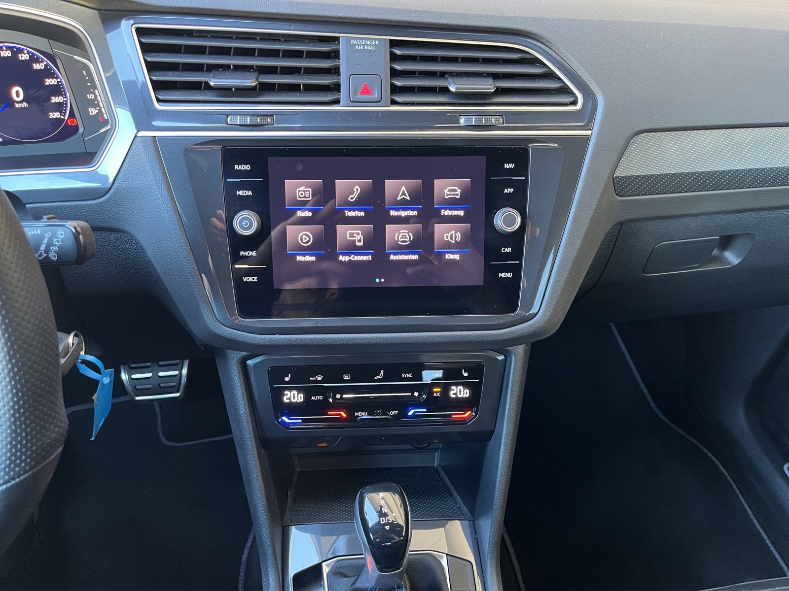 VW Tiguan 2.0TSI R 4Motion DSG-image-12
