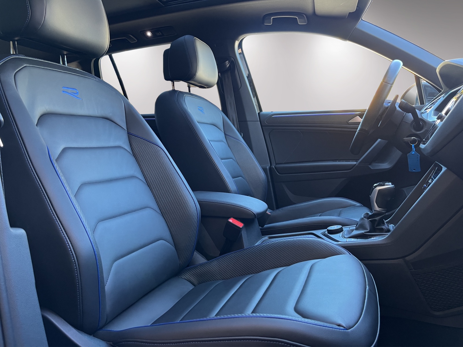 VW Tiguan 2.0TSI R 4Motion DSG-image-15