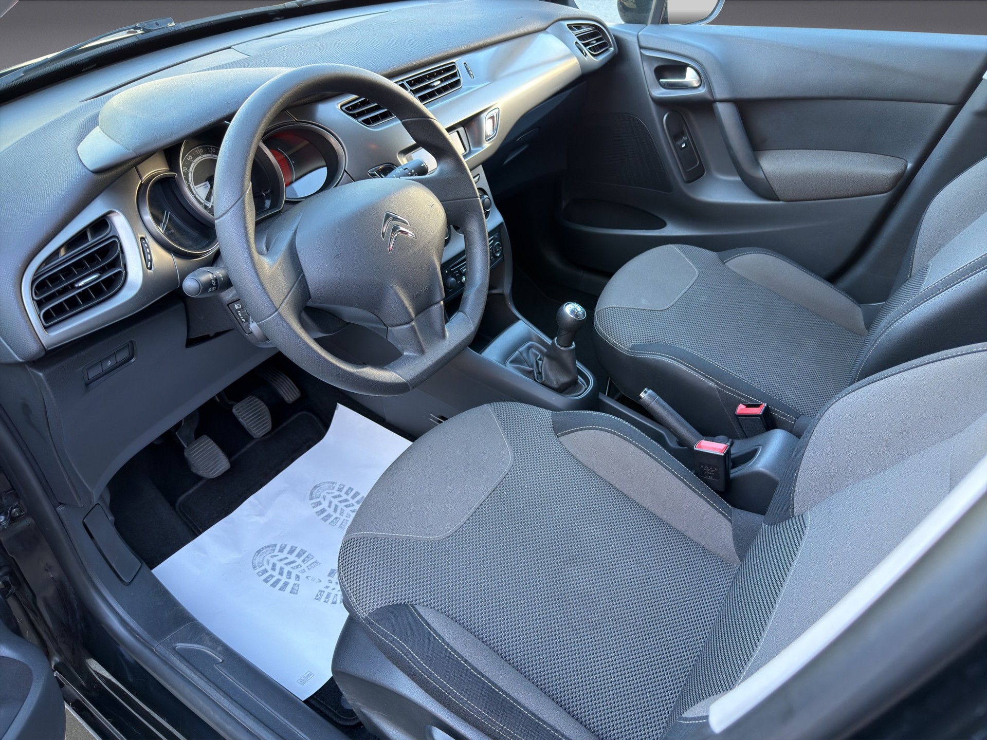 CITROEN C3 1.2i Sélection-image-8