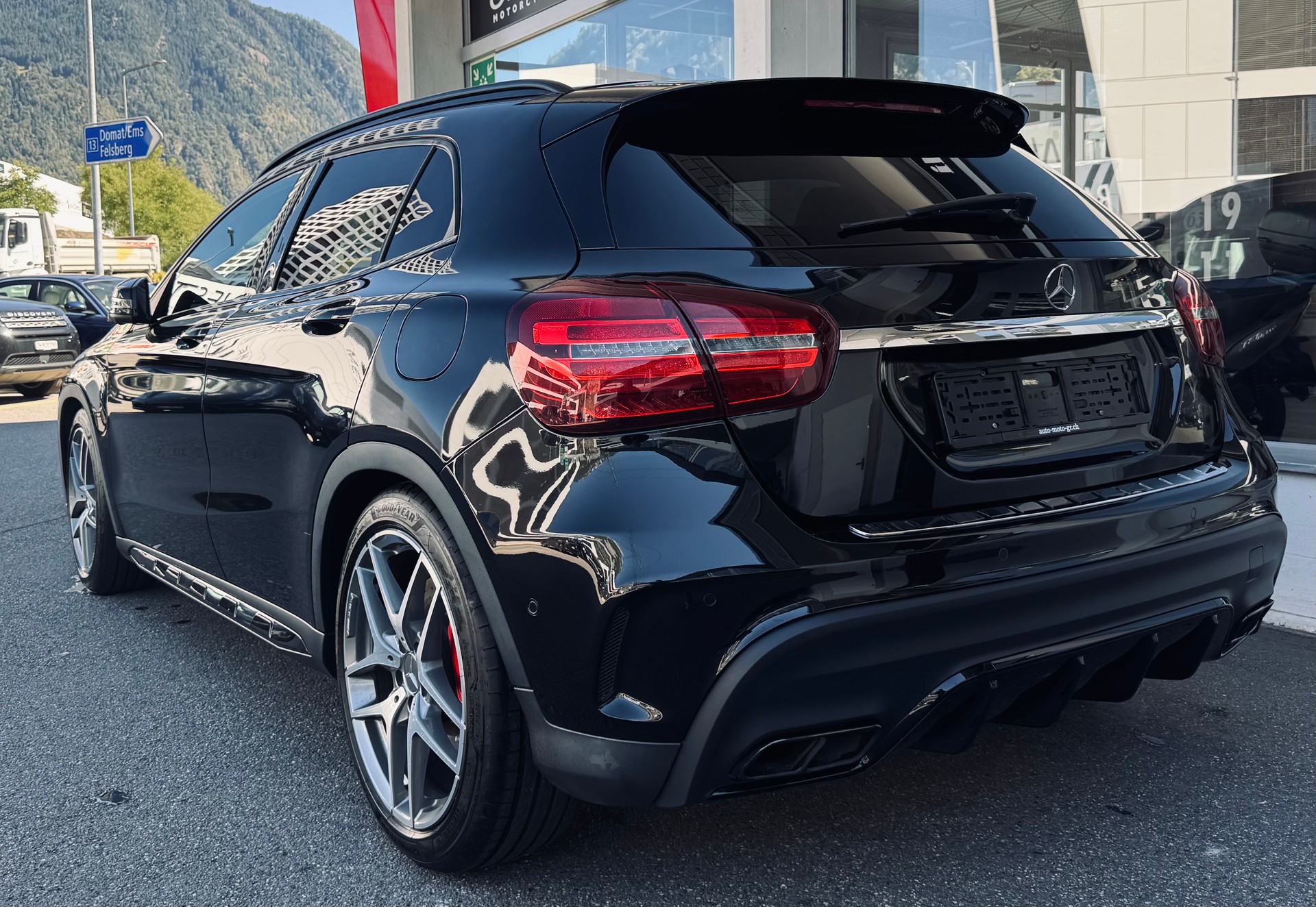 MERCEDES-BENZ GLA 45 AMG 4Matic 7G-DCT-image-3