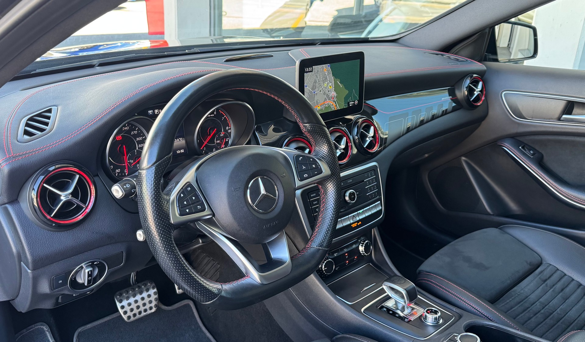 MERCEDES-BENZ GLA 45 AMG 4Matic 7G-DCT-image-6
