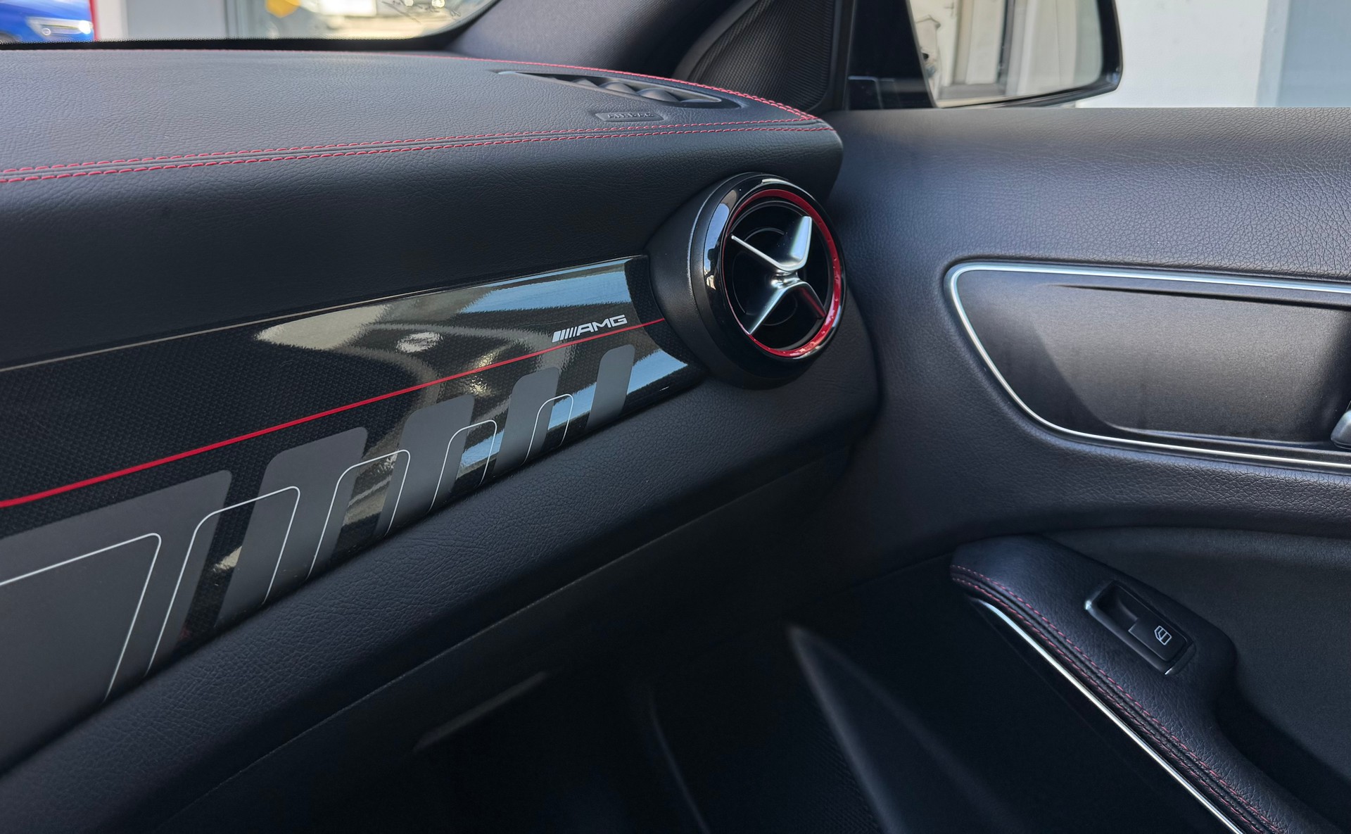 MERCEDES-BENZ GLA 45 AMG 4Matic 7G-DCT-image-16