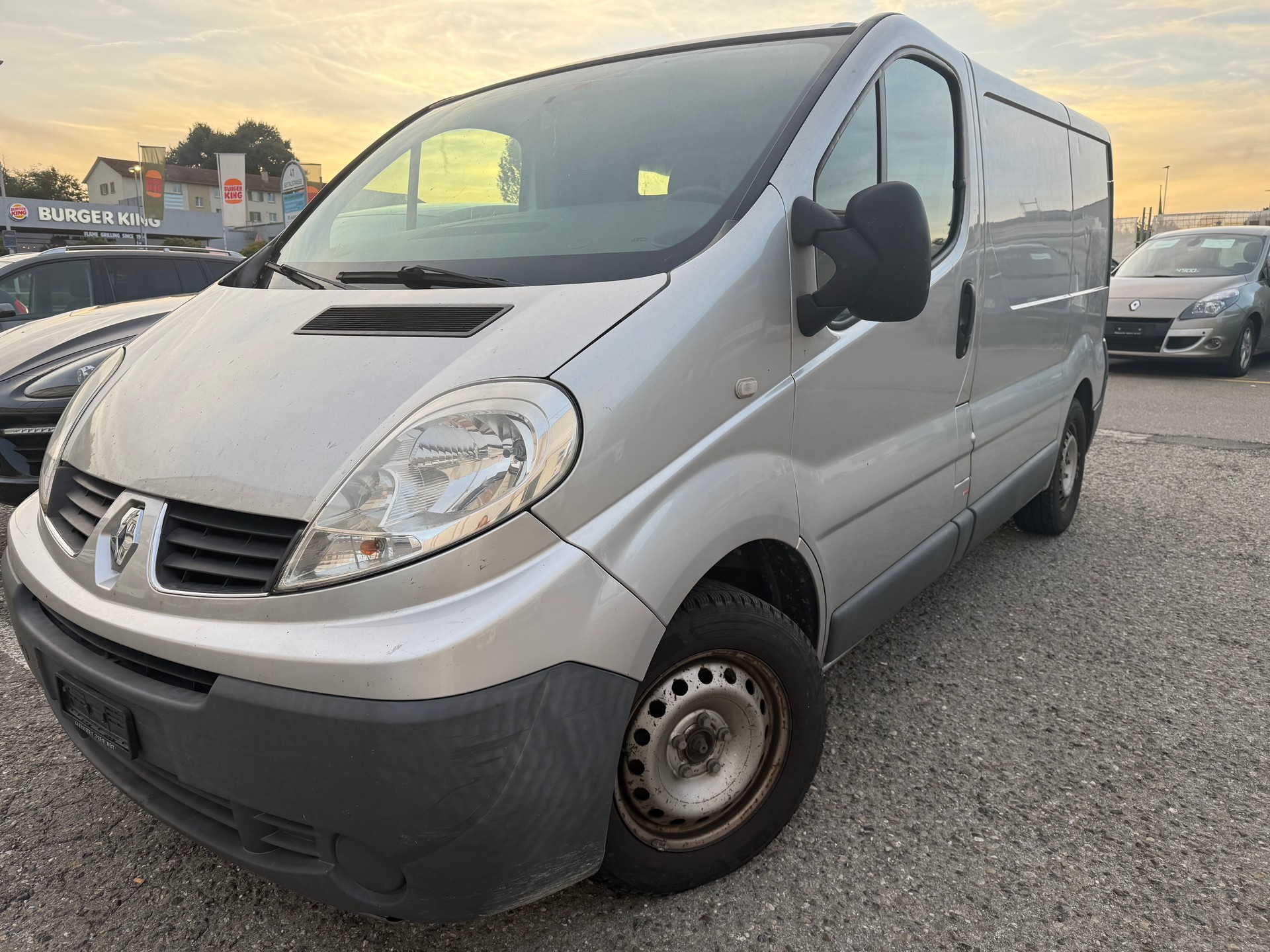 RENAULT Trafic 2.0 dCi 90 2.7t L1H1-image-1