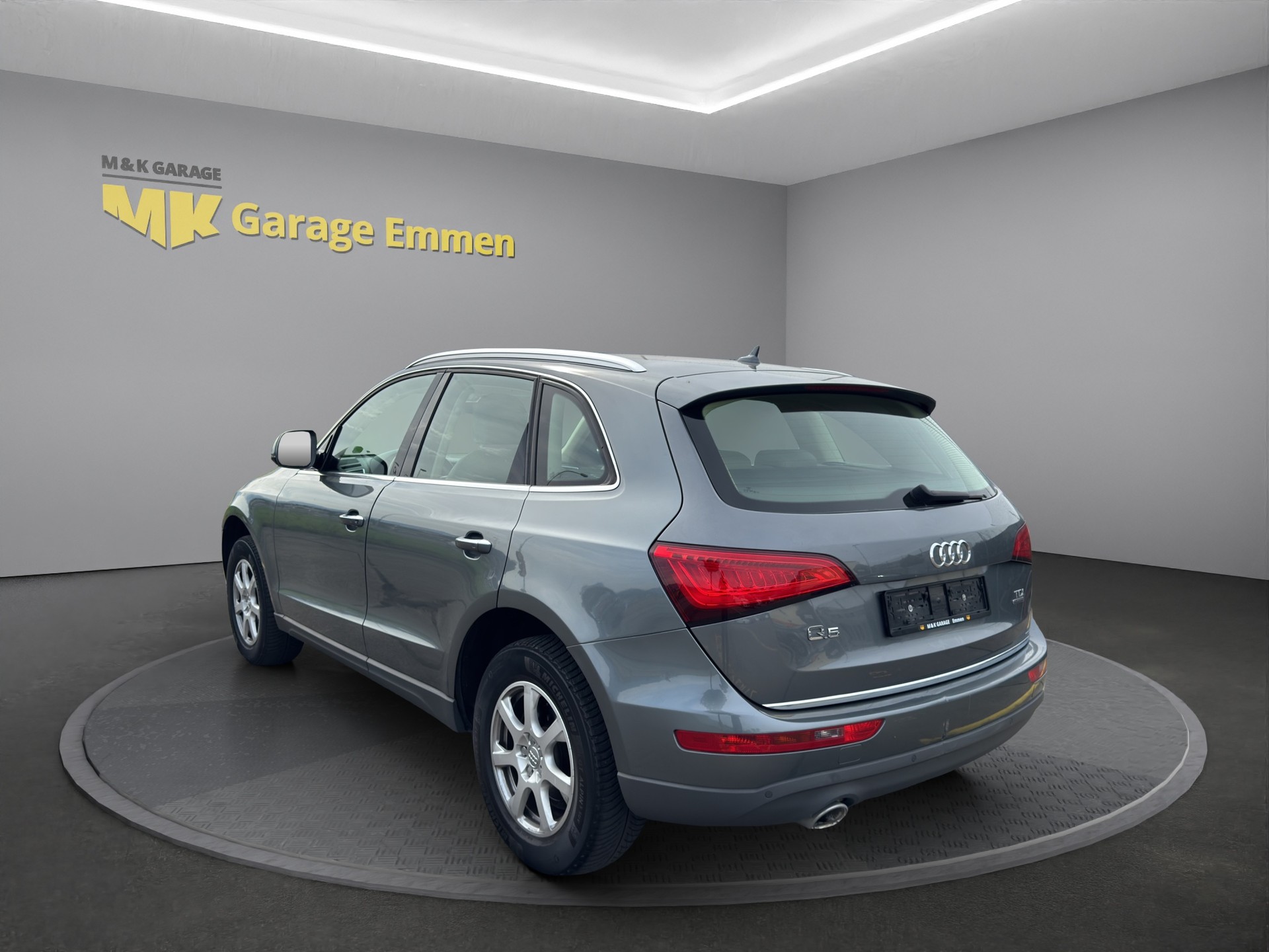AUDI Q5 2.0 TDI quattro S-tronic-image-2