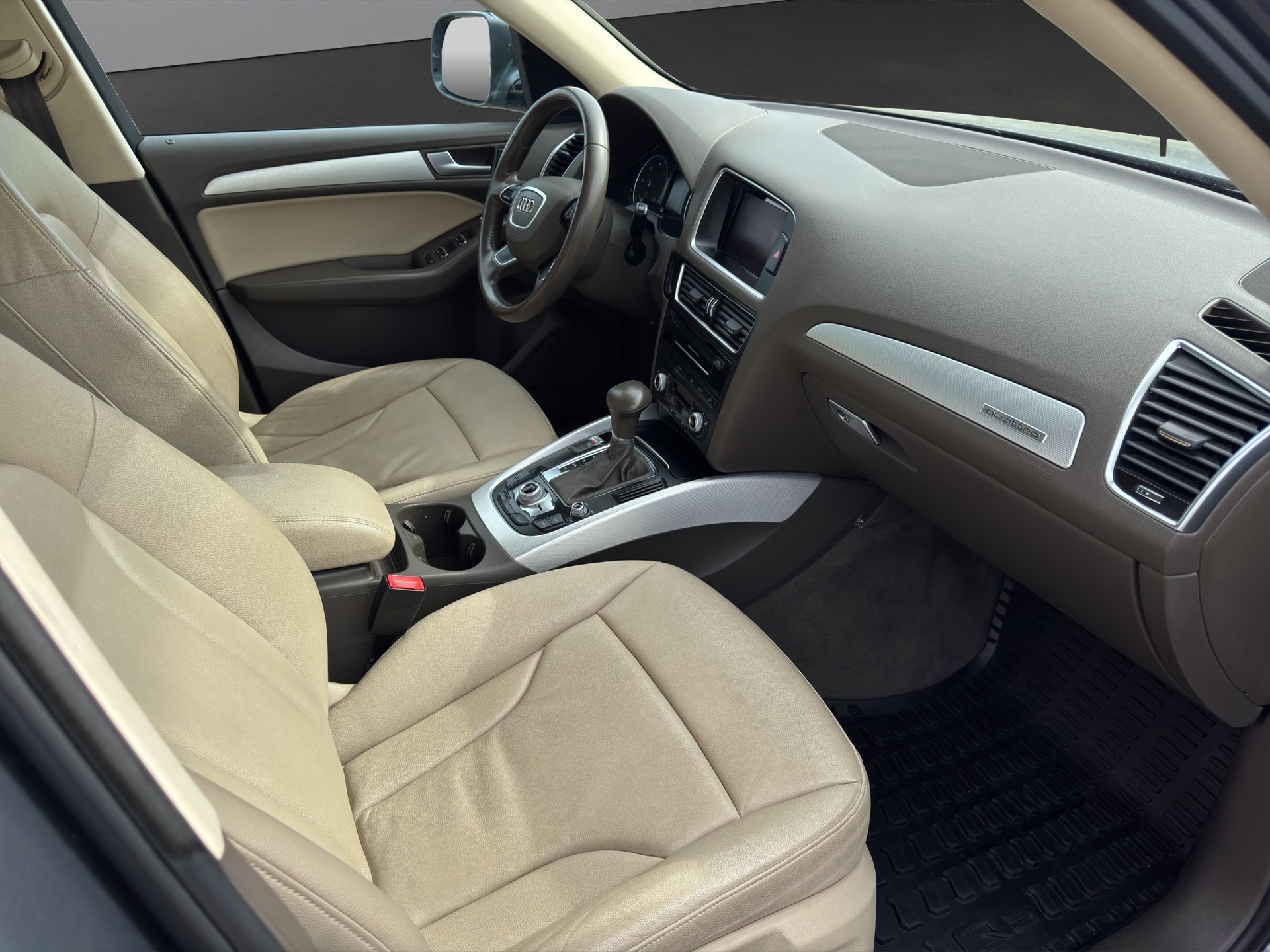 AUDI Q5 2.0 TDI quattro S-tronic-image-10