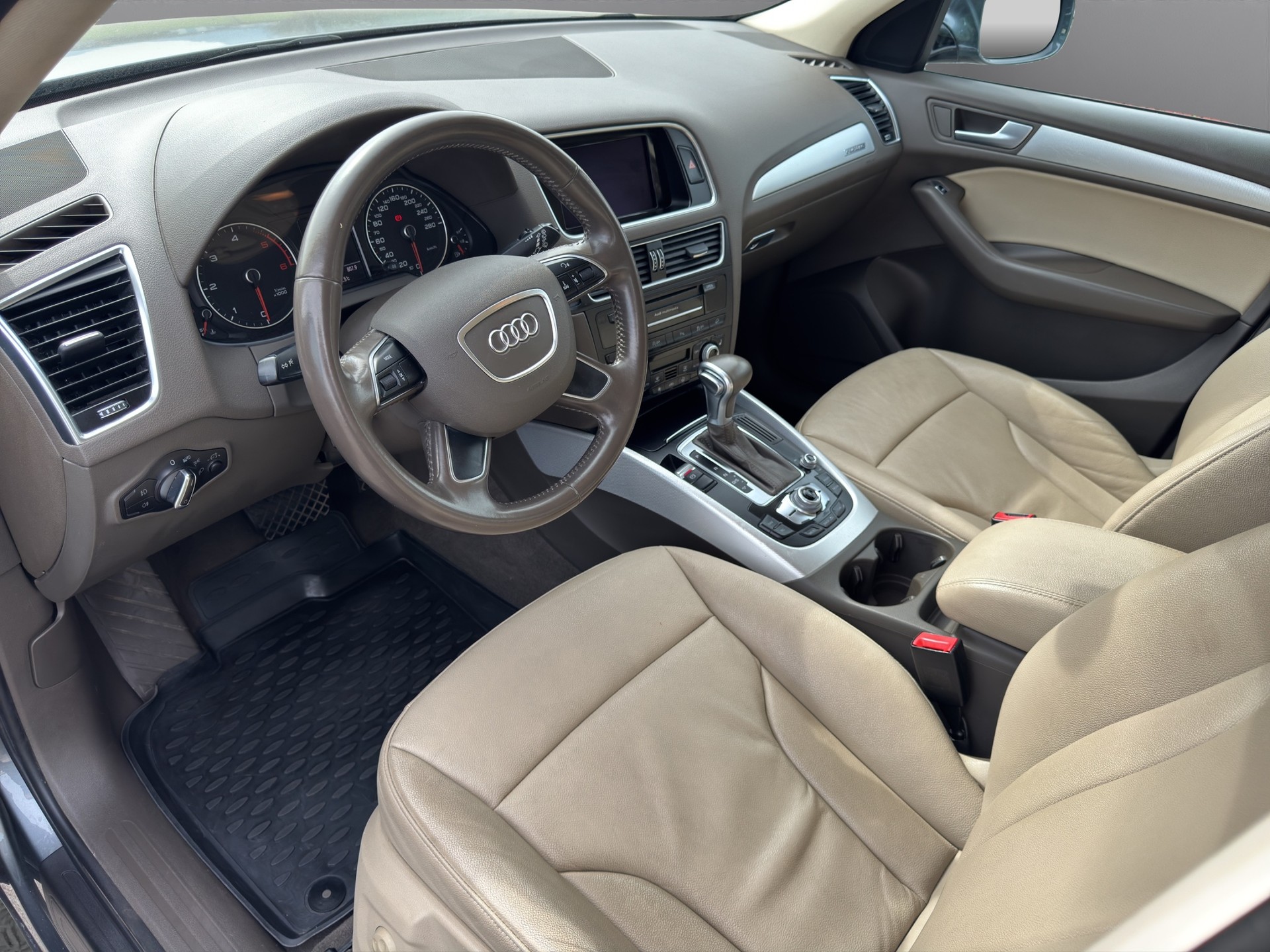 AUDI Q5 2.0 TDI quattro S-tronic-image-11