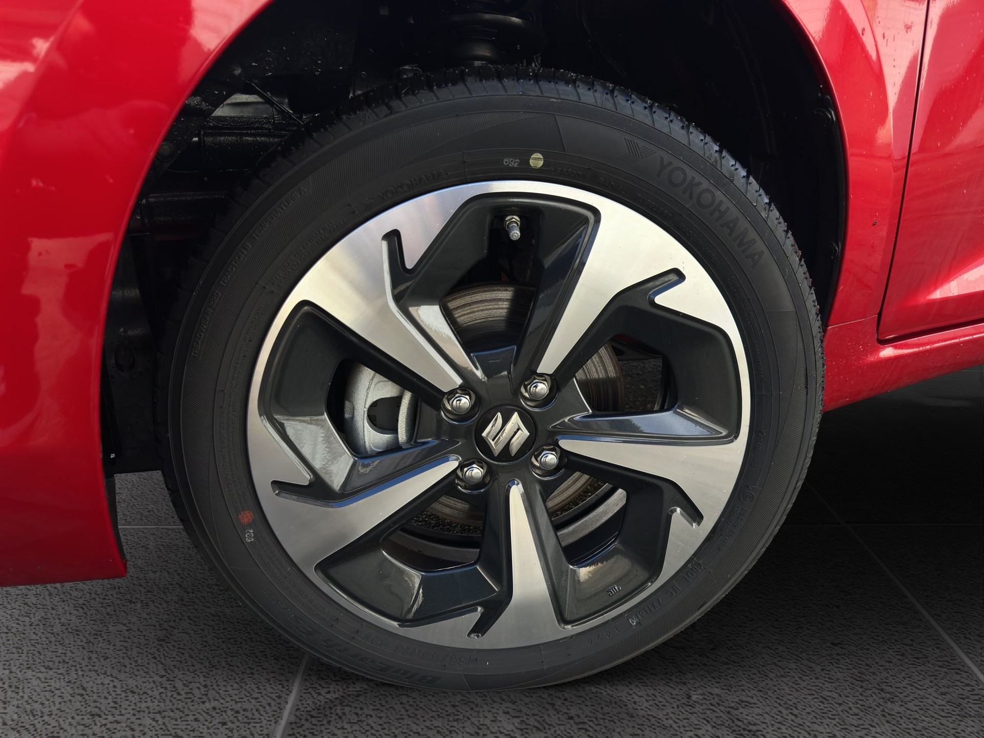 SUZUKI Swift 1.2 1st Edition Top Hybrid 4x4-image-11